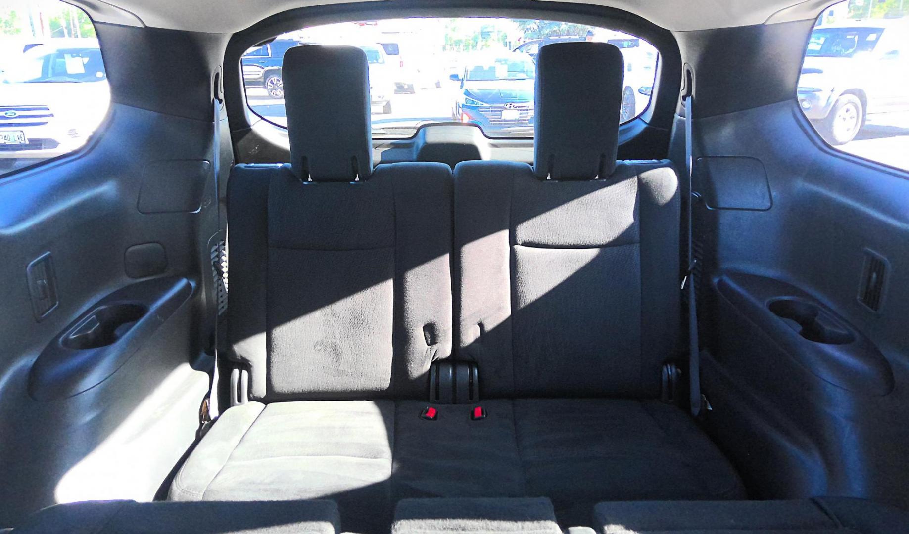 2014 GRAY /Black Nissan Pathfinder S 4WD (5N1AR2MMXEC) with an 3.5L V6 DOHC 24V engine, Continuously Variable Transmission transmission, located at 502 S. Riverside Avenue, Medford, OR, 97501, (541) 773-3136, 42.322803, -122.867477 - Known for the most interior room in it's class, this 2014 Nissan Pathfinder is an excellent SUV for hauling family, friends, and groceries around town as well as being an ultra-comfortable road trip adventure vehicle. With a 5,000lb towing capacity (tow hitch not included), intuitive AWD (with 4x4 l - Photo#7