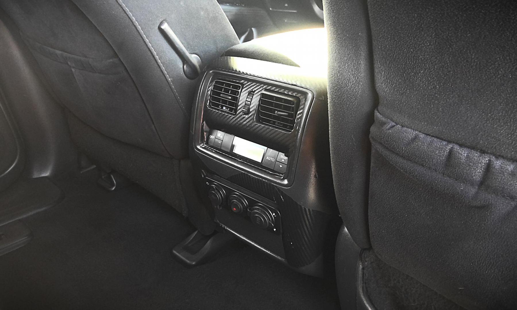 2014 GRAY /Black Nissan Pathfinder S 4WD (5N1AR2MMXEC) with an 3.5L V6 DOHC 24V engine, Continuously Variable Transmission transmission, located at 502 S. Riverside Avenue, Medford, OR, 97501, (541) 773-3136, 42.322803, -122.867477 - Known for the most interior room in it's class, this 2014 Nissan Pathfinder is an excellent SUV for hauling family, friends, and groceries around town as well as being an ultra-comfortable road trip adventure vehicle. With a 5,000lb towing capacity (tow hitch not included), intuitive AWD (with 4x4 l - Photo#9