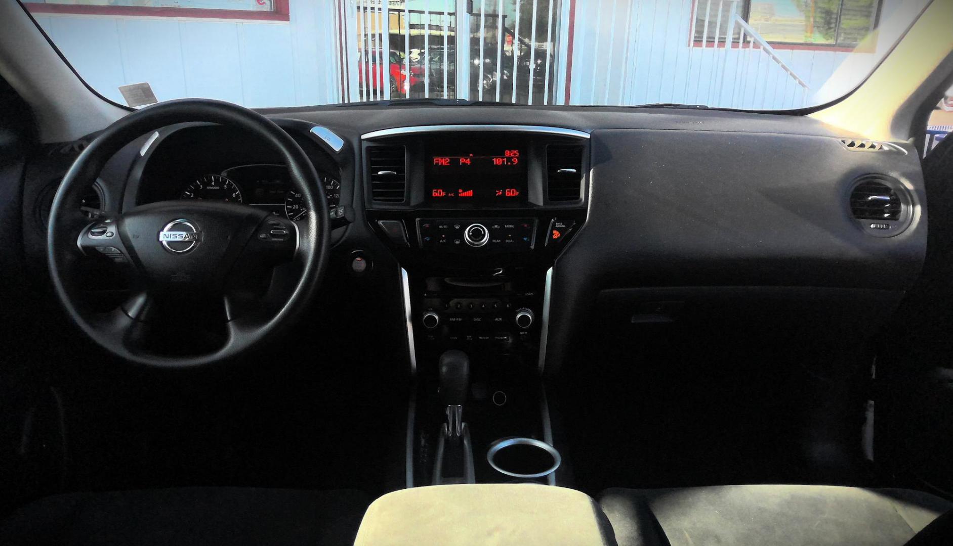 2014 GRAY /Black Nissan Pathfinder S 4WD (5N1AR2MMXEC) with an 3.5L V6 DOHC 24V engine, Continuously Variable Transmission transmission, located at 502 S. Riverside Avenue, Medford, OR, 97501, (541) 773-3136, 42.322803, -122.867477 - Known for the most interior room in it's class, this 2014 Nissan Pathfinder is an excellent SUV for hauling family, friends, and groceries around town as well as being an ultra-comfortable road trip adventure vehicle. With a 5,000lb towing capacity (tow hitch not included), intuitive AWD (with 4x4 l - Photo#10