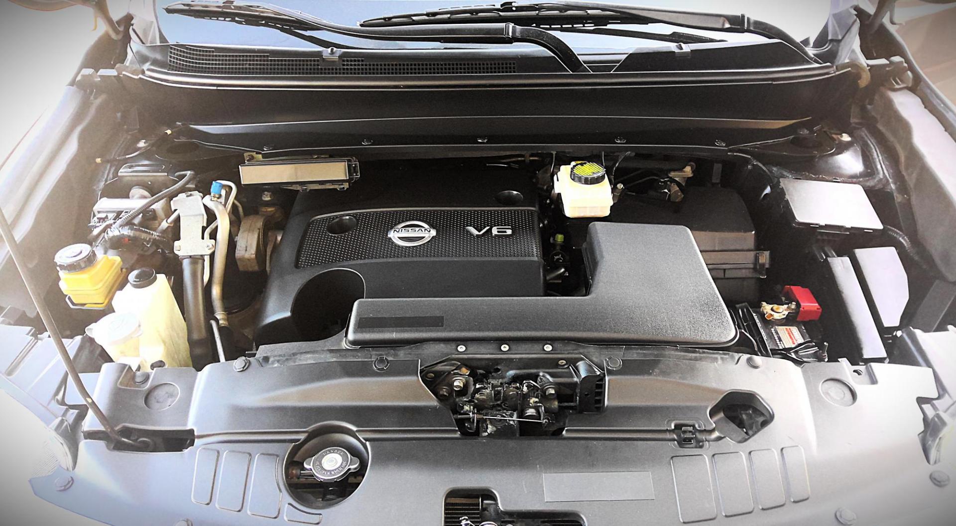 2014 GRAY /Black Nissan Pathfinder S 4WD (5N1AR2MMXEC) with an 3.5L V6 DOHC 24V engine, Continuously Variable Transmission transmission, located at 502 S. Riverside Avenue, Medford, OR, 97501, (541) 773-3136, 42.322803, -122.867477 - Known for the most interior room in it's class, this 2014 Nissan Pathfinder is an excellent SUV for hauling family, friends, and groceries around town as well as being an ultra-comfortable road trip adventure vehicle. With a 5,000lb towing capacity (tow hitch not included), intuitive AWD (with 4x4 l - Photo#12