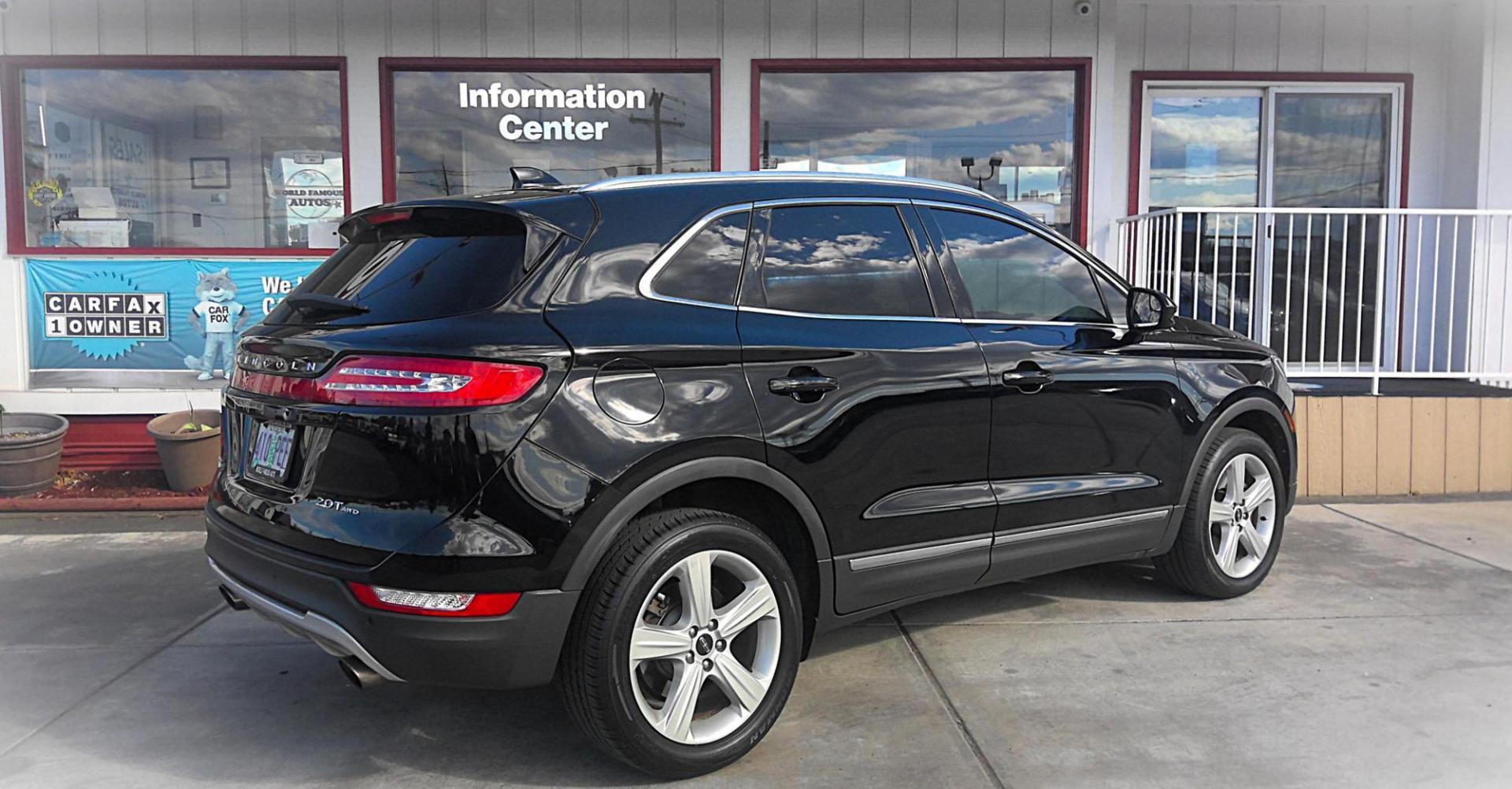 2017 BLACK Lincoln MKC Premiere AWD (5LMCJ1D99HU) with an 2.0L L4 DOHC 16V engine, 6A transmission, located at 502 S. Riverside Avenue, Medford, OR, 97501, (541) 773-3136, 42.322803, -122.867477 - Photo#2
