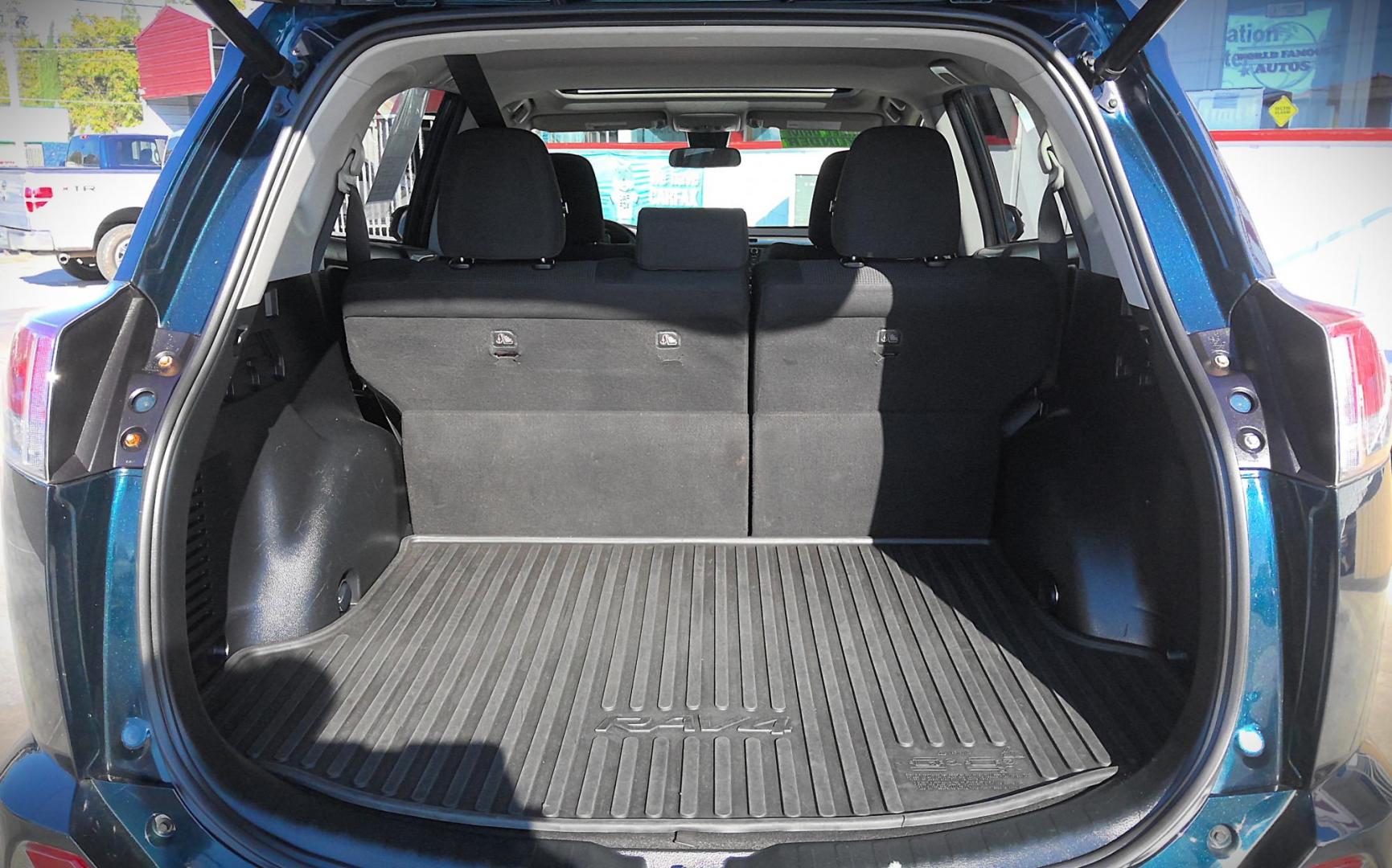 2018 BLUE Toyota RAV4 XLE AWD (JTMRFREVXJJ) with an 2.5L L4 DOHC 16V engine, 6A transmission, located at 502 S. Riverside Avenue, Medford, OR, 97501, (541) 773-3136, 42.322803, -122.867477 - Photo#5