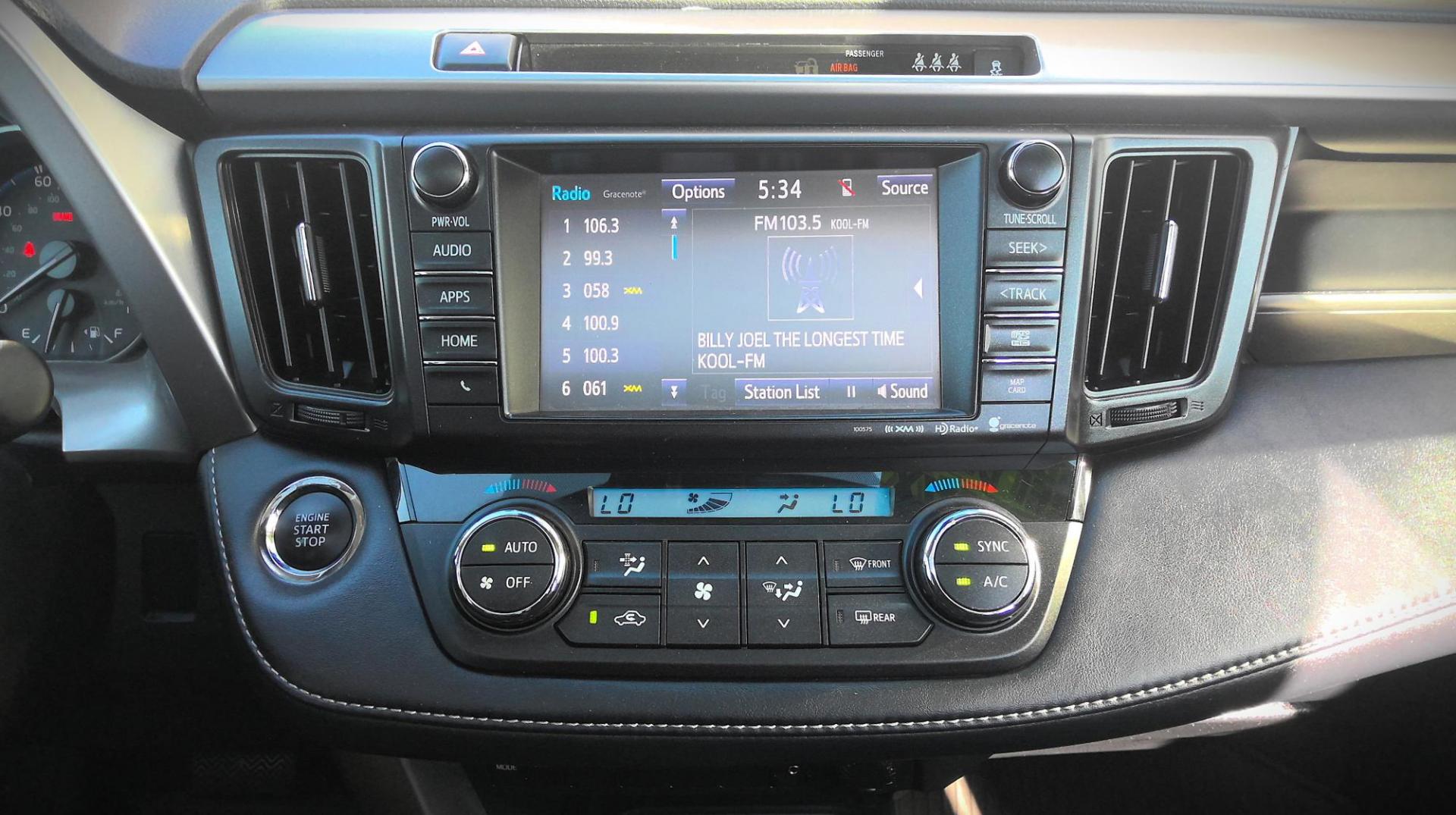 2018 BLUE Toyota RAV4 XLE AWD (JTMRFREVXJJ) with an 2.5L L4 DOHC 16V engine, 6A transmission, located at 502 S. Riverside Avenue, Medford, OR, 97501, (541) 773-3136, 42.322803, -122.867477 - Photo#9