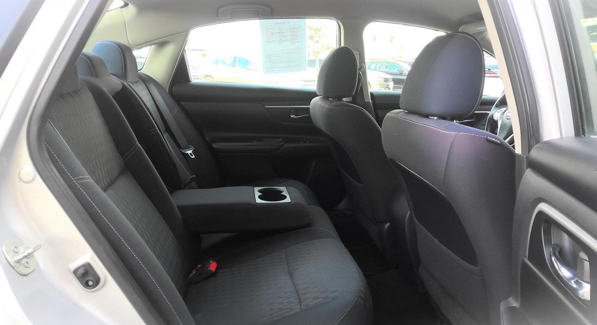 2017 SILVER Nissan Altima 2.5 S (1N4AL3AP1HC) with an 2.5L L4 DOHC 16V engine, CVT transmission, located at 502 S. Riverside Avenue, Medford, OR, 97501, (541) 773-3136, 42.322803, -122.867477 - Photo#5