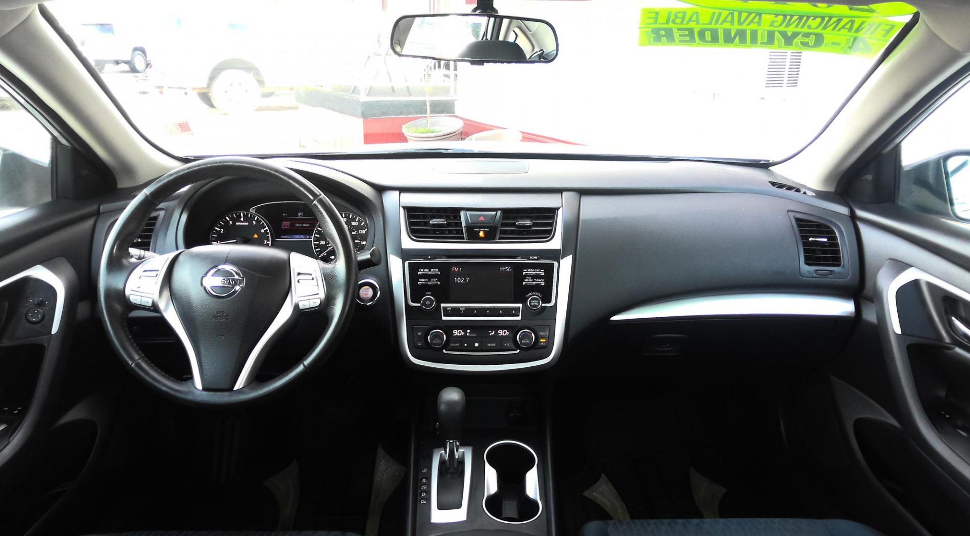 2017 SILVER Nissan Altima 2.5 S (1N4AL3AP1HC) with an 2.5L L4 DOHC 16V engine, CVT transmission, located at 502 S. Riverside Avenue, Medford, OR, 97501, (541) 773-3136, 42.322803, -122.867477 - Photo#6