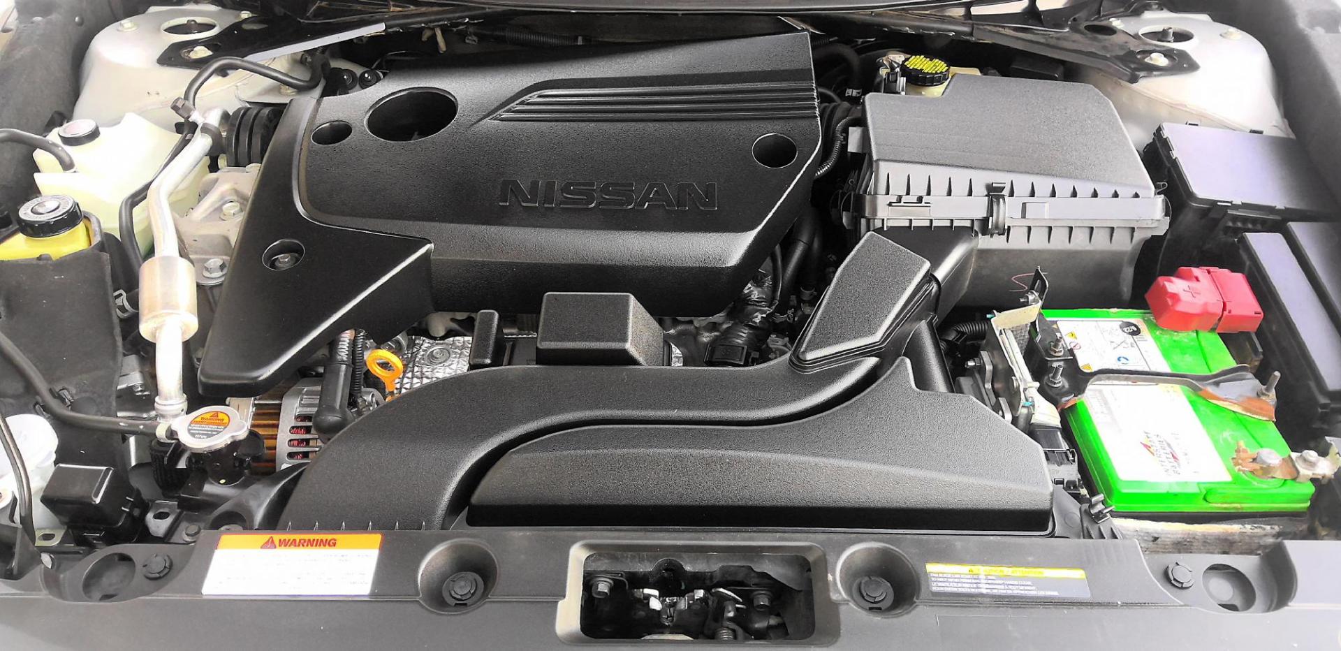 2017 SILVER Nissan Altima 2.5 S (1N4AL3AP1HC) with an 2.5L L4 DOHC 16V engine, CVT transmission, located at 502 S. Riverside Avenue, Medford, OR, 97501, (541) 773-3136, 42.322803, -122.867477 - Photo#10