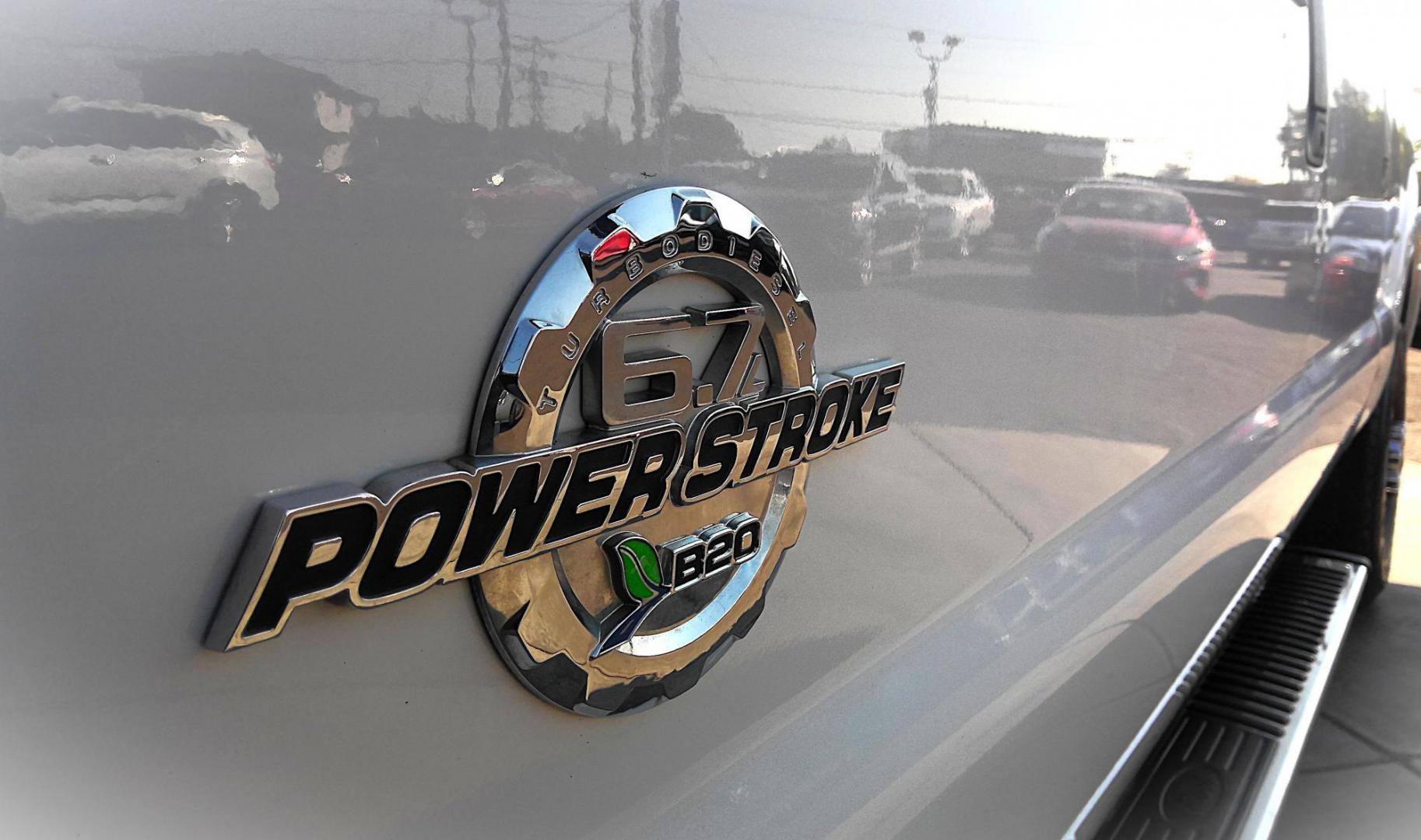2011 WHITE /Gray Ford F-250 SD King Ranch Crew Cab 4WD (1FT7W2BT5BE) with an 6.7L V8 OHV 16V DIESEL engine, 6-Speed Automatic transmission, located at 502 S. Riverside Avenue, Medford, OR, 97501, (541) 773-3136, 42.322803, -122.867477 - Over $8,000 worth of reconditioning on this vehicle prior to sale. - Photo#4