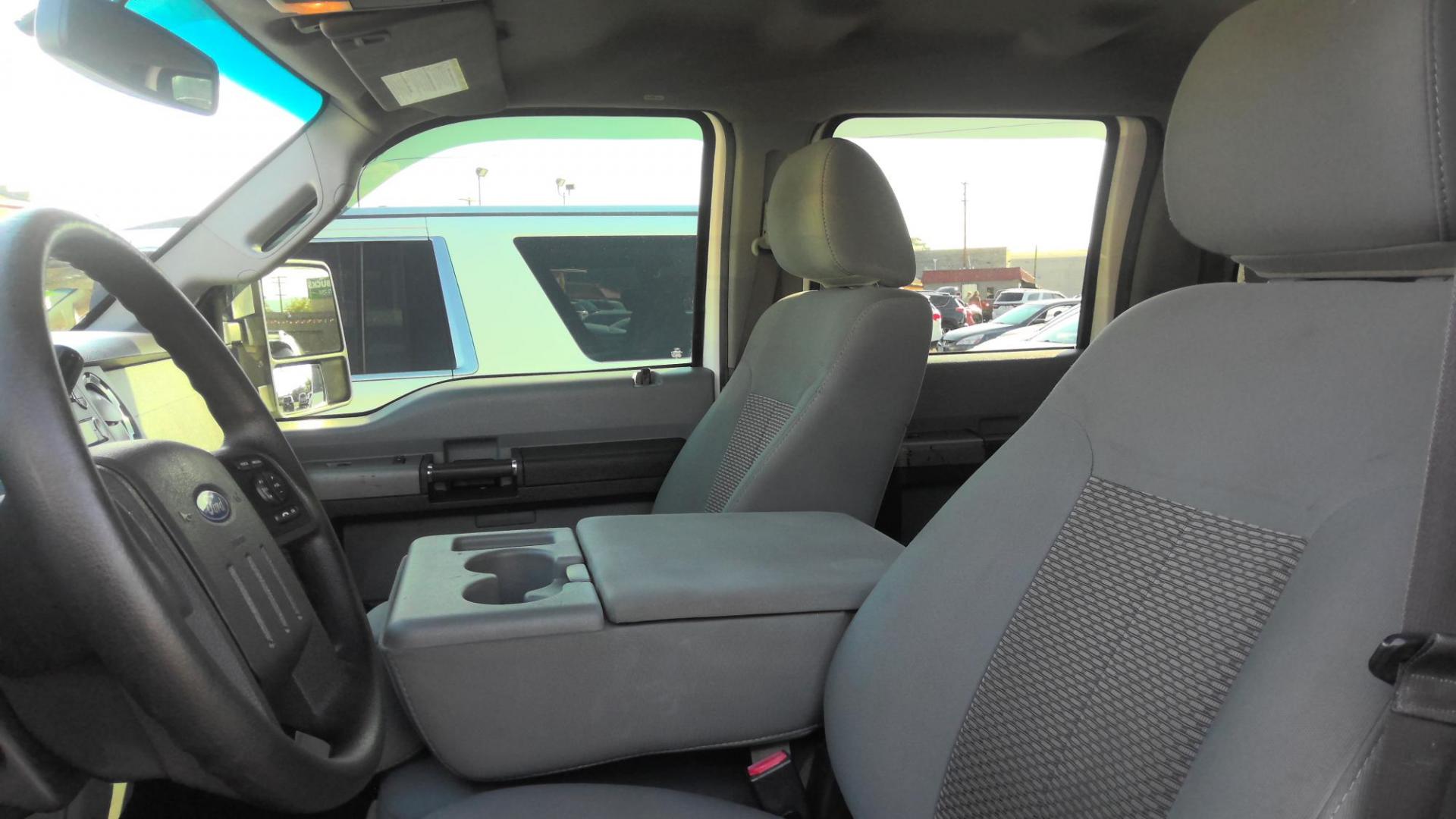 2011 WHITE /Gray Ford F-250 SD King Ranch Crew Cab 4WD (1FT7W2BT5BE) with an 6.7L V8 OHV 16V DIESEL engine, 6-Speed Automatic transmission, located at 502 S. Riverside Avenue, Medford, OR, 97501, (541) 773-3136, 42.322803, -122.867477 - Over $8,000 worth of reconditioning on this vehicle prior to sale. - Photo#8