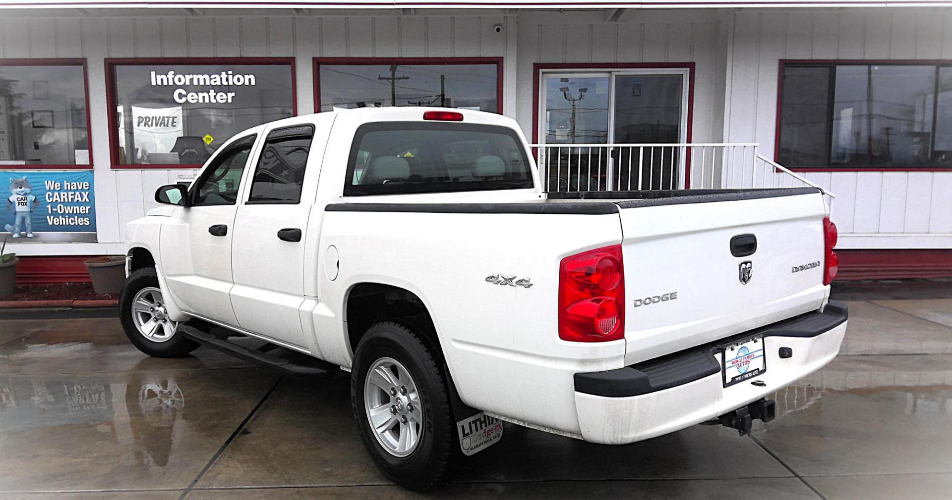2009 WHITE Dodge Dakota ST Crew Cab 4WD (1D7HW28K49S) with an 3.7L V6 SOHC 12V engine, located at 502 S. Riverside Avenue, Medford, OR, 97501, (541) 773-3136, 42.322803, -122.867477 - Photo#2