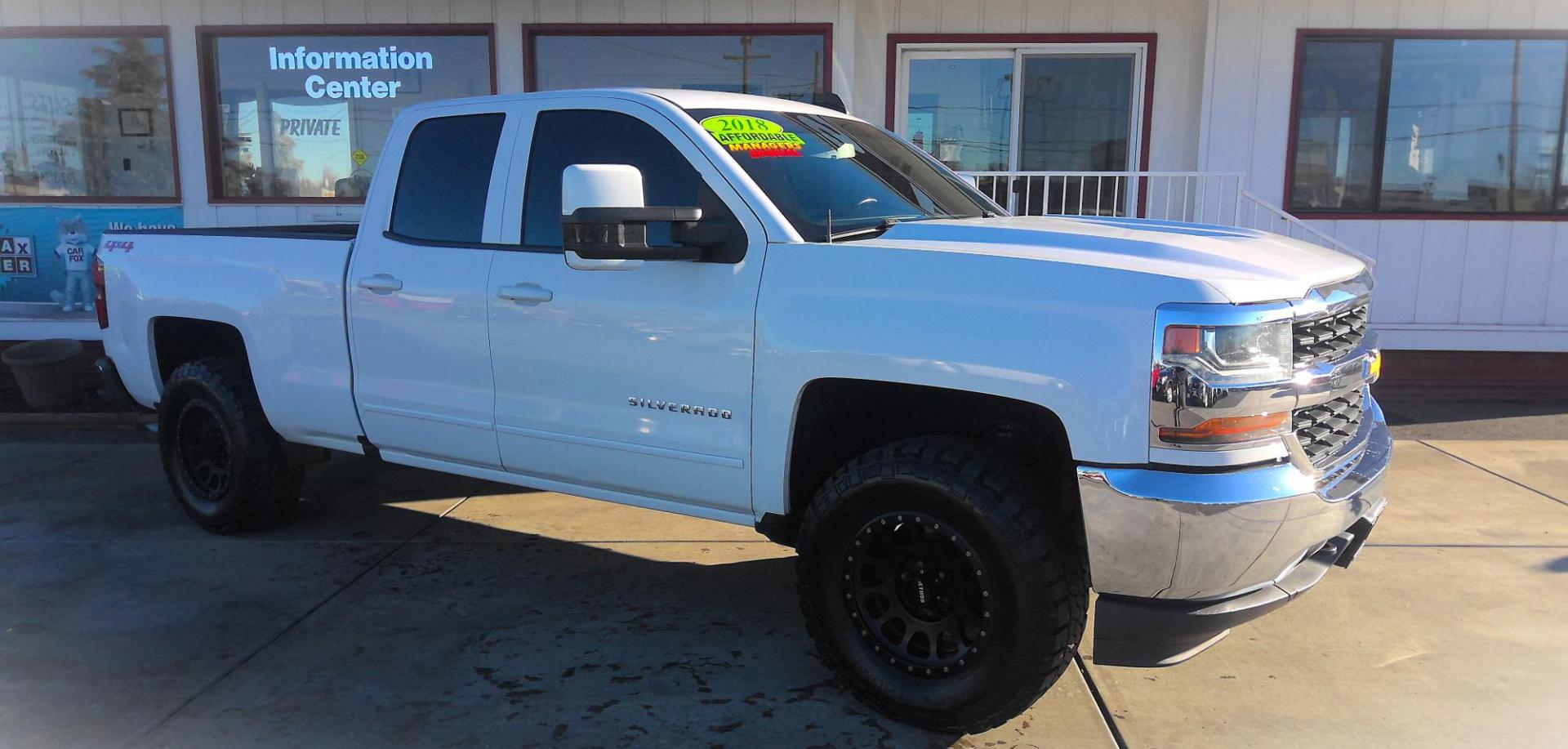 2018 WHITE Chevrolet Silverado 1500 LT Double Cab 4WD (1GCVKREC8JZ) with an 5.3L V8 OHV 16V engine, 6A transmission, located at 502 S. Riverside Avenue, Medford, OR, 97501, (541) 773-3136, 42.322803, -122.867477 - Photo#1