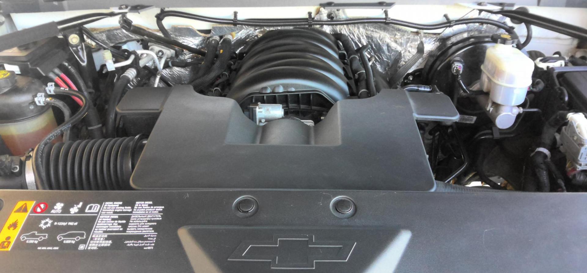 2018 WHITE Chevrolet Silverado 1500 LT Double Cab 4WD (1GCVKREC8JZ) with an 5.3L V8 OHV 16V engine, 6A transmission, located at 502 S. Riverside Avenue, Medford, OR, 97501, (541) 773-3136, 42.322803, -122.867477 - Photo#10