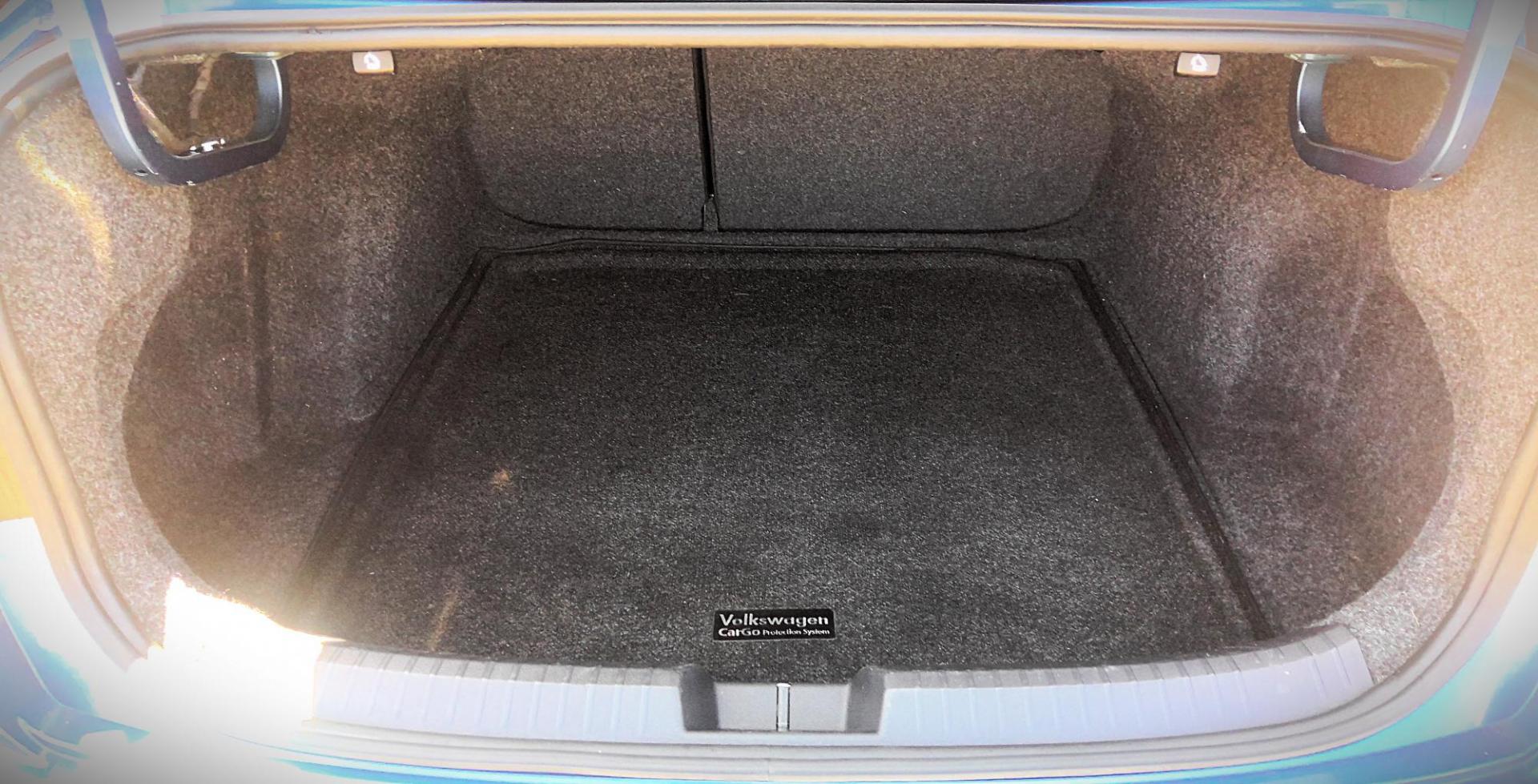 2020 BLUE Volkswagen Jetta 1.4T S 8A (3VWCB7BU2LM) with an 1.4L L4 DOHC 20V engine, 8A transmission, located at 502 S. Riverside Avenue, Medford, OR, 97501, (541) 773-3136, 42.322803, -122.867477 - Photo#4