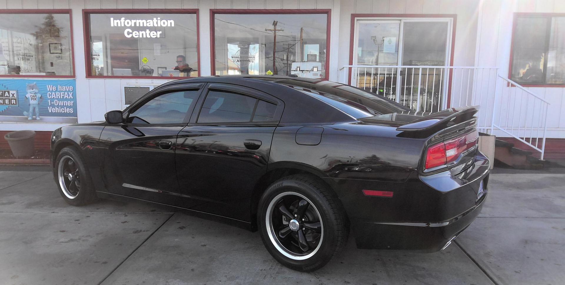 2013 BLACK Dodge Charger SXT (2C3CDXHG6DH) with an 3.6L V6 DOHC 24V engine, 5-Speed Automatic transmission, located at 502 S. Riverside Avenue, Medford, OR, 97501, (541) 773-3136, 42.322803, -122.867477 - Photo#2