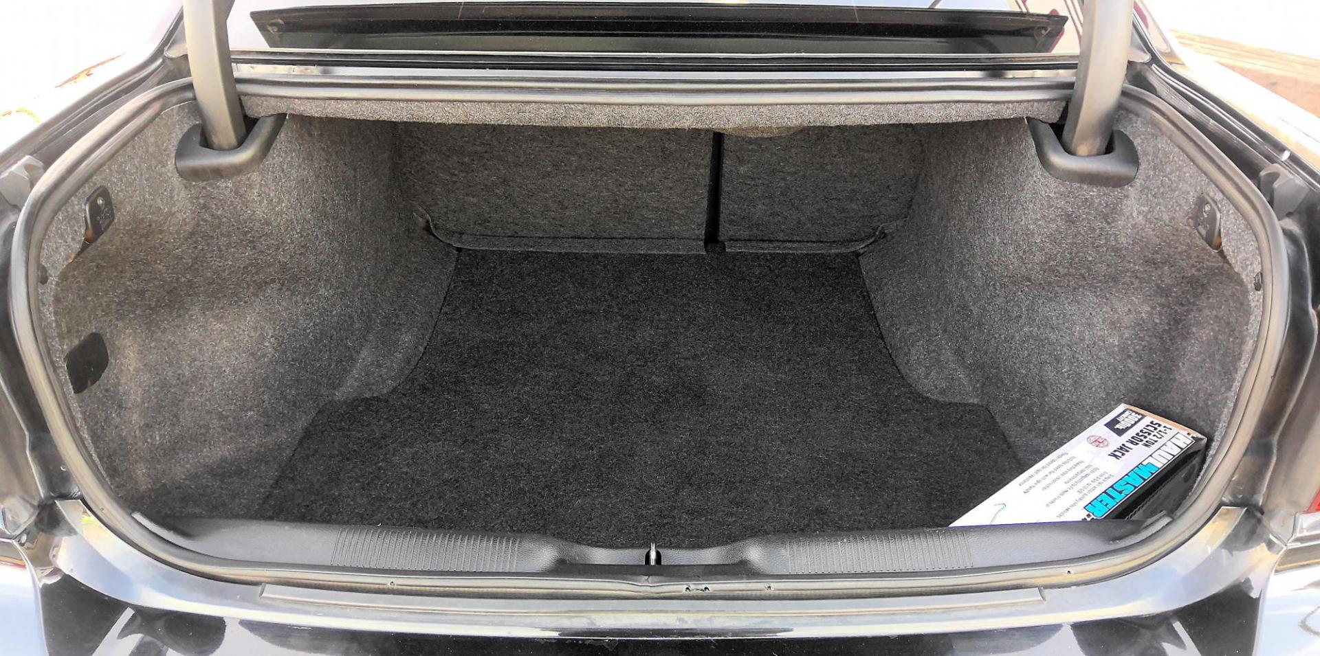 2013 BLACK Dodge Charger SXT (2C3CDXHG6DH) with an 3.6L V6 DOHC 24V engine, 5-Speed Automatic transmission, located at 502 S. Riverside Avenue, Medford, OR, 97501, (541) 773-3136, 42.322803, -122.867477 - Photo#4