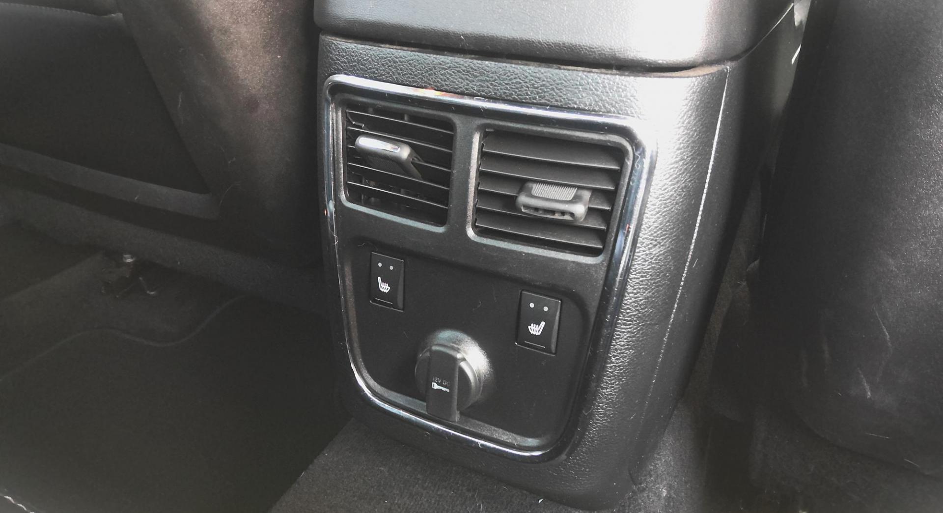 2013 BLACK Dodge Charger SXT (2C3CDXHG6DH) with an 3.6L V6 DOHC 24V engine, 5-Speed Automatic transmission, located at 502 S. Riverside Avenue, Medford, OR, 97501, (541) 773-3136, 42.322803, -122.867477 - Photo#6