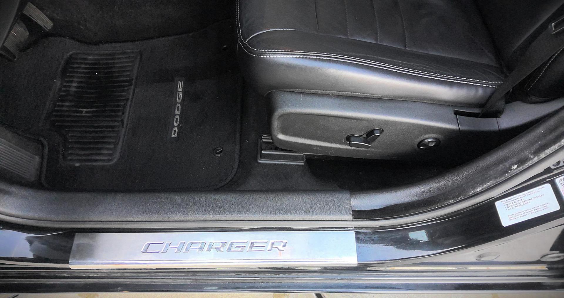 2013 BLACK Dodge Charger SXT (2C3CDXHG6DH) with an 3.6L V6 DOHC 24V engine, 5-Speed Automatic transmission, located at 502 S. Riverside Avenue, Medford, OR, 97501, (541) 773-3136, 42.322803, -122.867477 - Photo#10