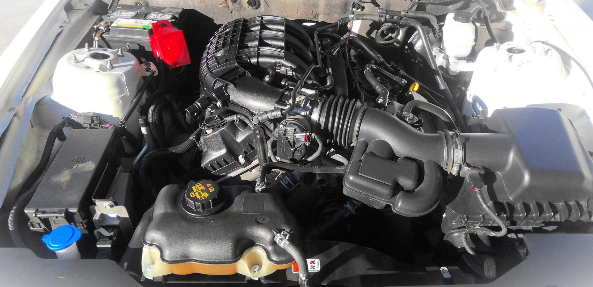 2011 WHITE Ford Mustang V6 Coupe (1ZVBP8AM1B5) with an 3.7L V6 DOHC 24V engine, located at 502 S. Riverside Avenue, Medford, OR, 97501, (541) 773-3136, 42.322803, -122.867477 - Photo#7