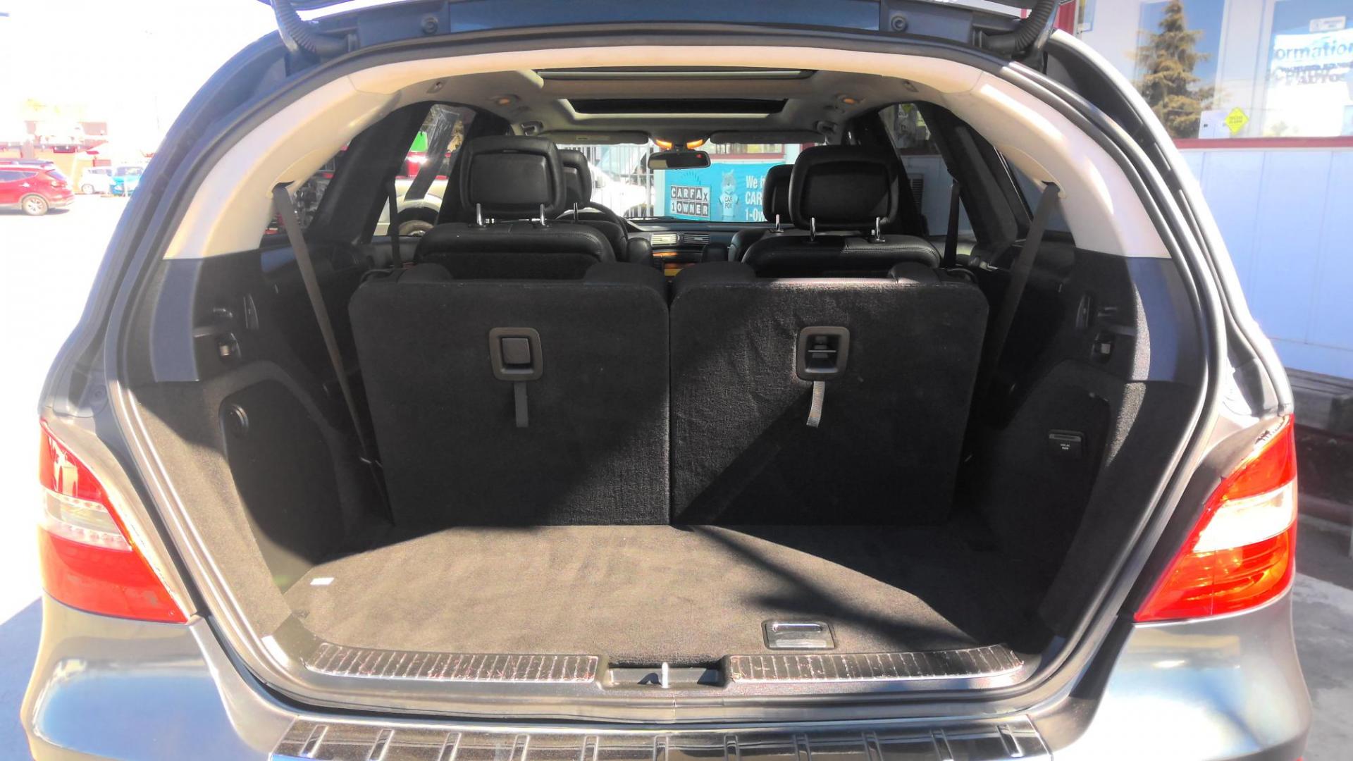 2011 GRAY Mercedes-Benz R-Class R350 4MATIC w/ 3rd Row (4JGCB6FE8BA) with an 3.5L V6 DOHC 24V engine, 7-Speed Automatic transmission, located at 502 S. Riverside Avenue, Medford, OR, 97501, (541) 773-3136, 42.322803, -122.867477 - Photo#5