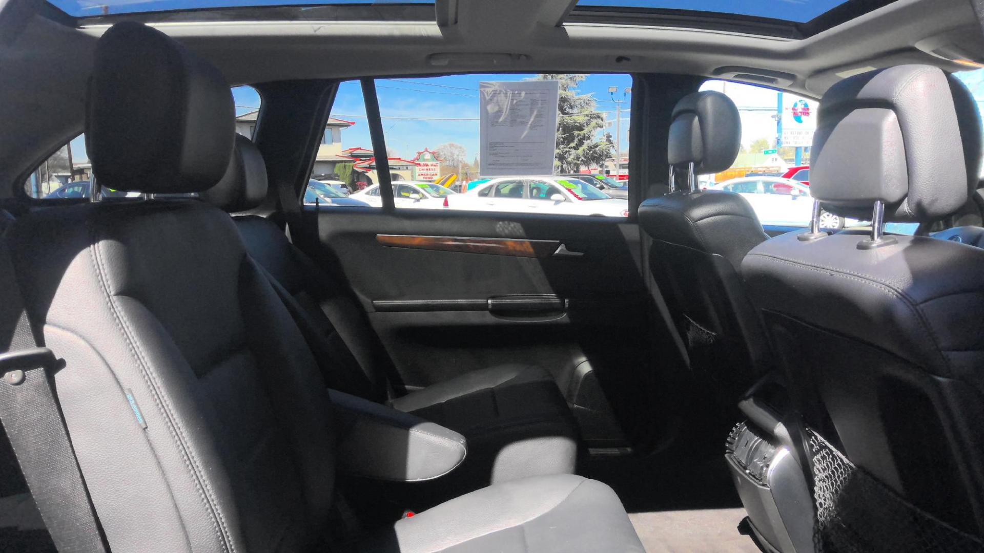 2011 GRAY Mercedes-Benz R-Class R350 4MATIC w/ 3rd Row (4JGCB6FE8BA) with an 3.5L V6 DOHC 24V engine, 7-Speed Automatic transmission, located at 502 S. Riverside Avenue, Medford, OR, 97501, (541) 773-3136, 42.322803, -122.867477 - Photo#8