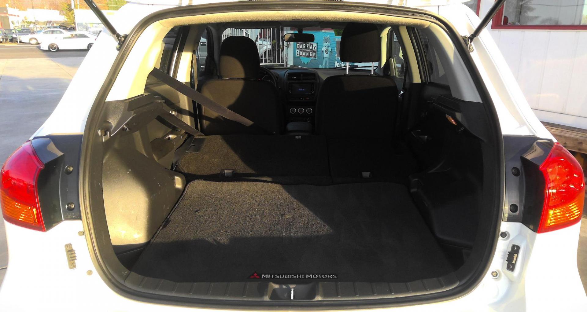 2019 WHITE Mitsubishi Outlander Sport 2.0 SE 4WD CVT (JA4AR3AU8KU) with an 2.0L L4 DOHC 16V engine, CVT transmission, located at 502 S. Riverside Avenue, Medford, OR, 97501, (541) 773-3136, 42.322803, -122.867477 - Photo#6