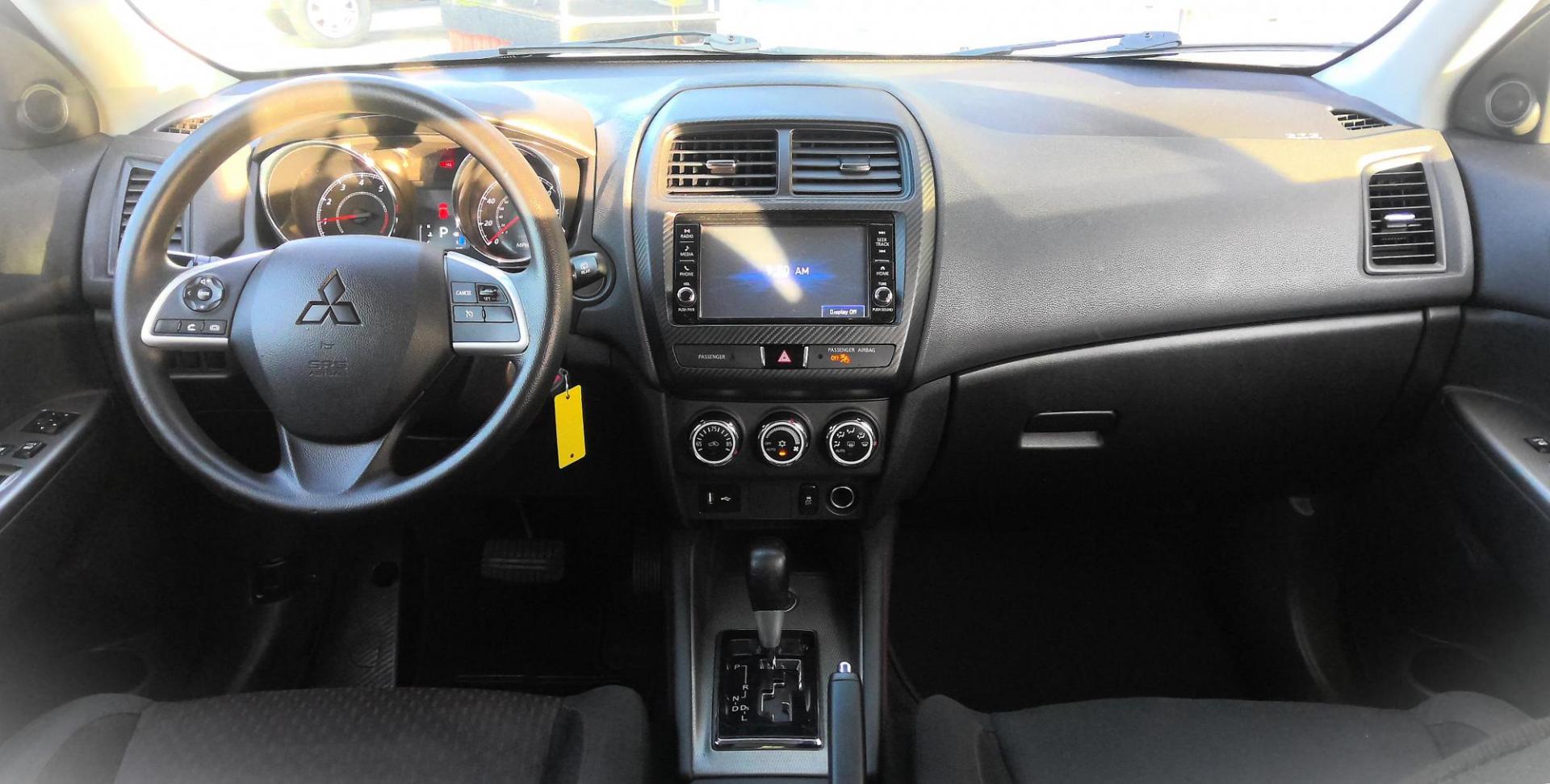 2019 WHITE Mitsubishi Outlander Sport 2.0 SE 4WD CVT (JA4AR3AU8KU) with an 2.0L L4 DOHC 16V engine, CVT transmission, located at 502 S. Riverside Avenue, Medford, OR, 97501, (541) 773-3136, 42.322803, -122.867477 - Photo#8