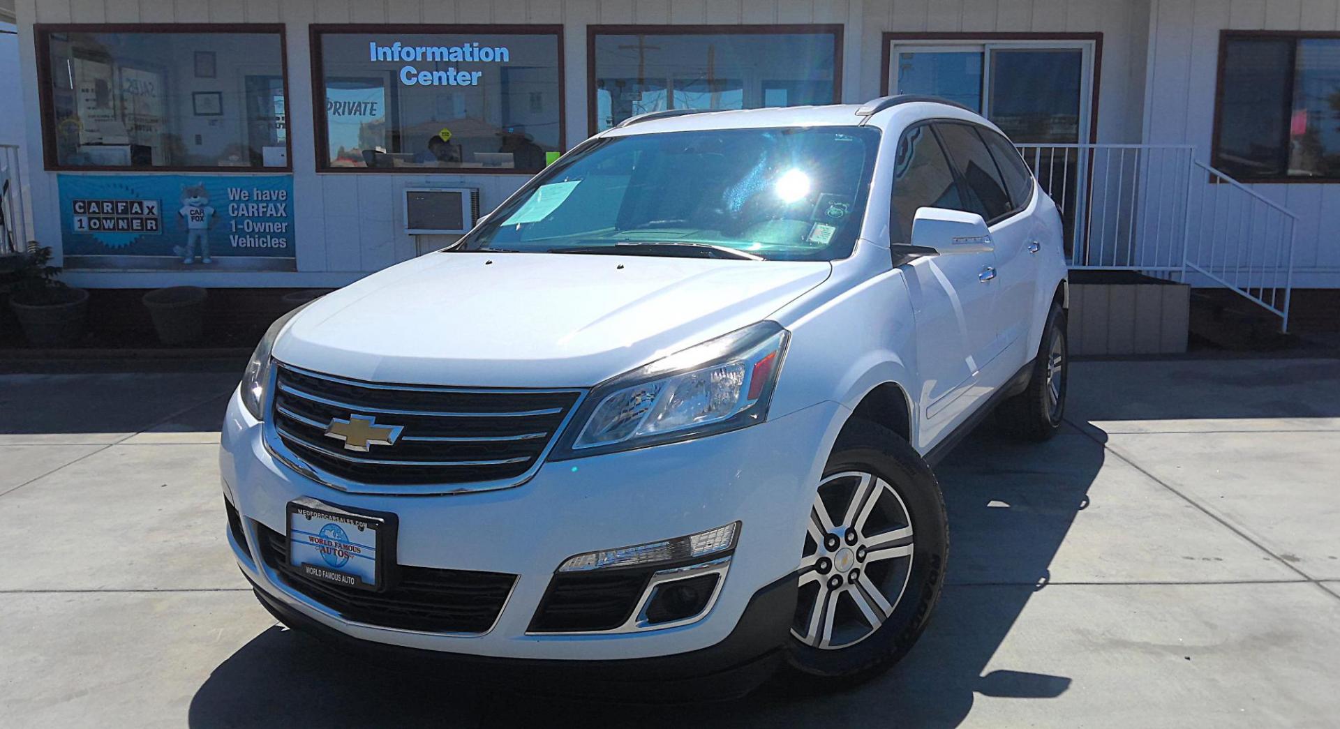 2017 WHITE Chevrolet Traverse 1LT AWD (1GNKVGKD0HJ) with an 3.6L V6 DOHC 24V engine, 6A transmission, located at 502 S. Riverside Avenue, Medford, OR, 97501, (541) 773-3136, 42.322803, -122.867477 - Photo#1