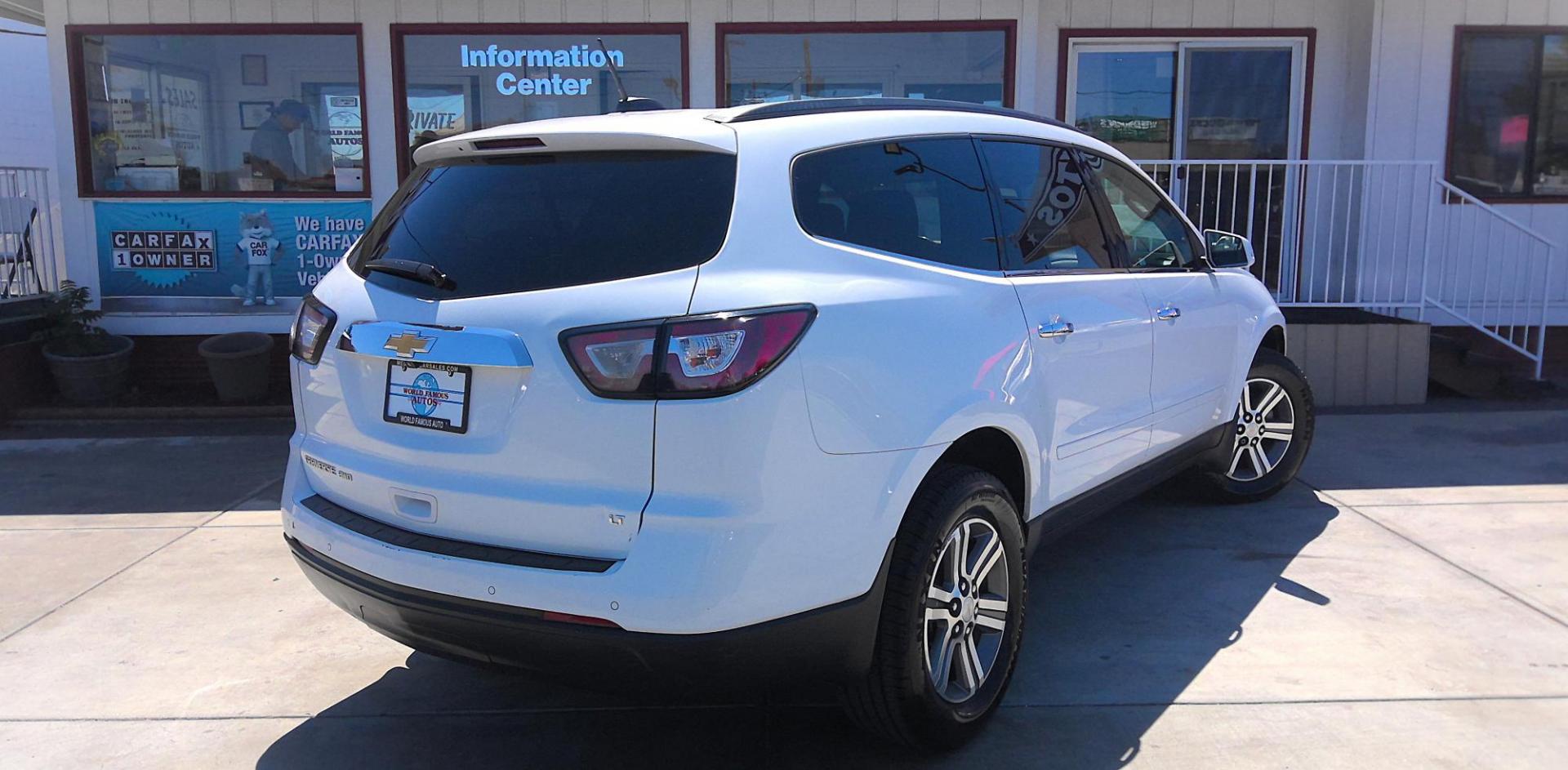 2017 WHITE Chevrolet Traverse 1LT AWD (1GNKVGKD0HJ) with an 3.6L V6 DOHC 24V engine, 6A transmission, located at 502 S. Riverside Avenue, Medford, OR, 97501, (541) 773-3136, 42.322803, -122.867477 - Photo#2