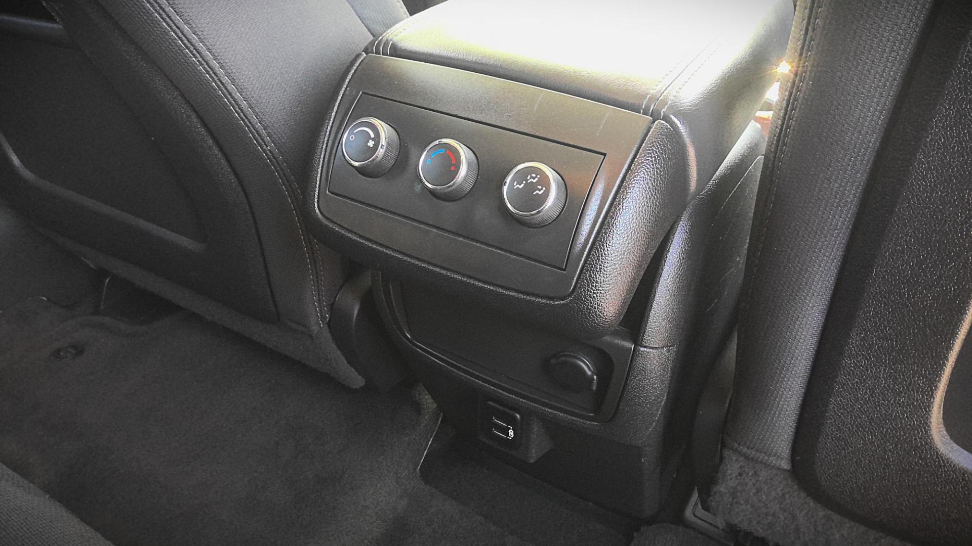 2017 WHITE Chevrolet Traverse 1LT AWD (1GNKVGKD0HJ) with an 3.6L V6 DOHC 24V engine, 6A transmission, located at 502 S. Riverside Avenue, Medford, OR, 97501, (541) 773-3136, 42.322803, -122.867477 - Photo#8