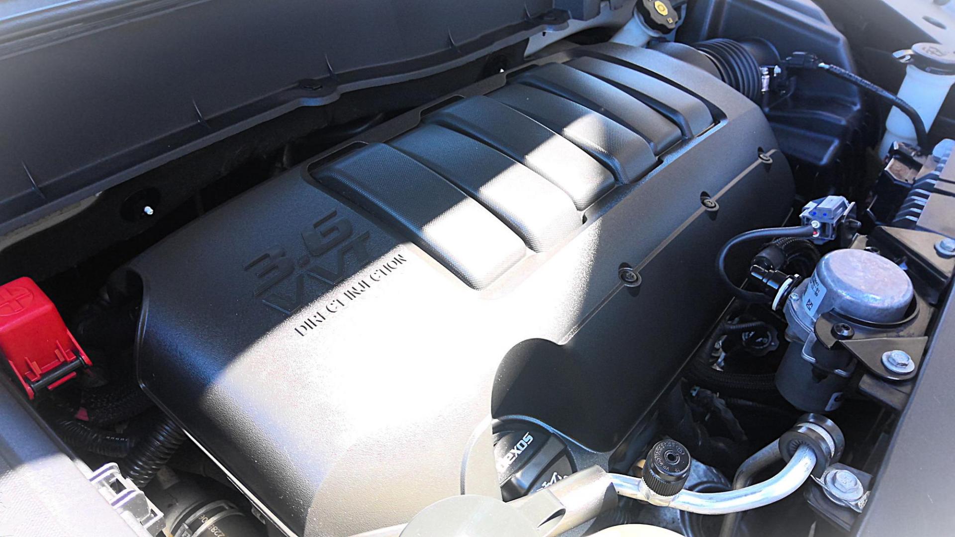 2017 WHITE Chevrolet Traverse 1LT AWD (1GNKVGKD0HJ) with an 3.6L V6 DOHC 24V engine, 6A transmission, located at 502 S. Riverside Avenue, Medford, OR, 97501, (541) 773-3136, 42.322803, -122.867477 - Photo#14