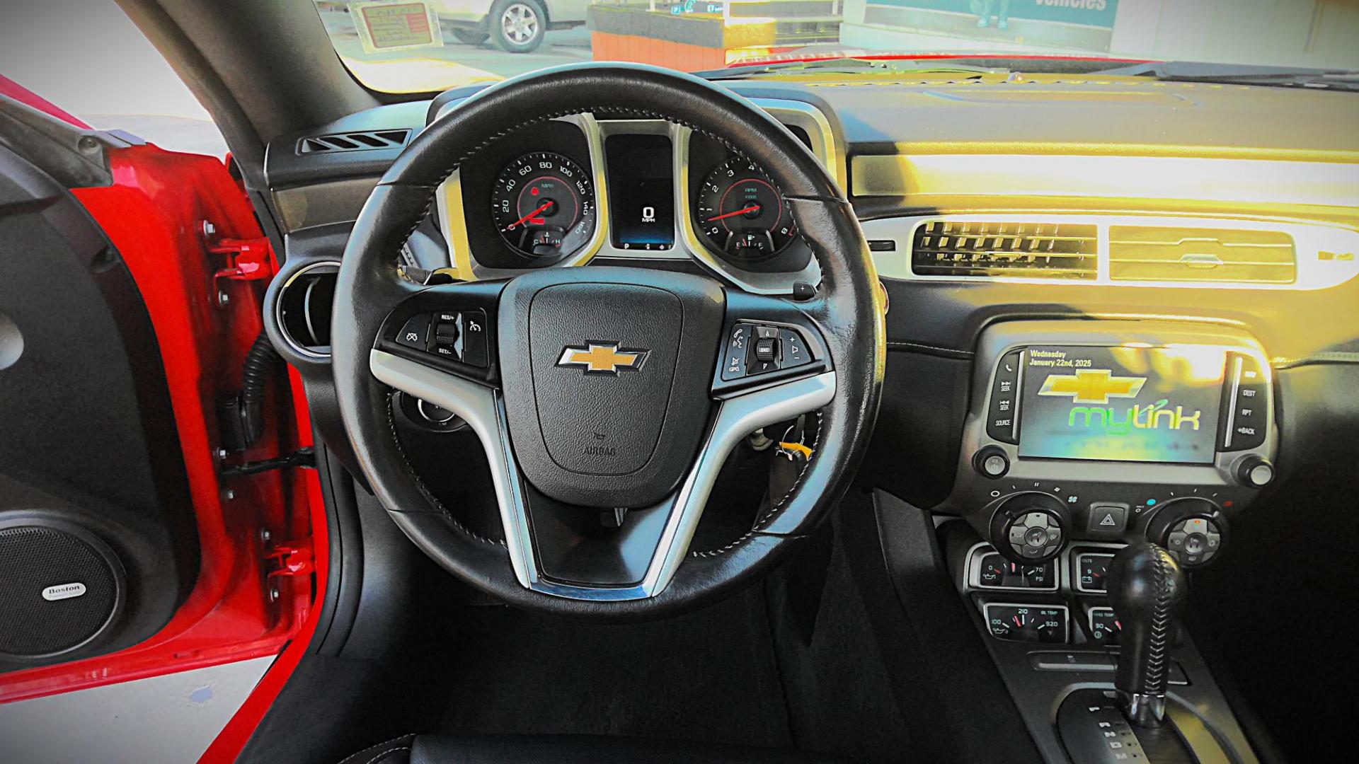 2014 RED Chevrolet Camaro Coupe 2LT (2G1FC1E34E9) with an 3.6L V6 DOHC 24V FFV engine, 6-Speed Automatic transmission, located at 502 S. Riverside Avenue, Medford, OR, 97501, (541) 773-3136, 42.322803, -122.867477 - Photo#9