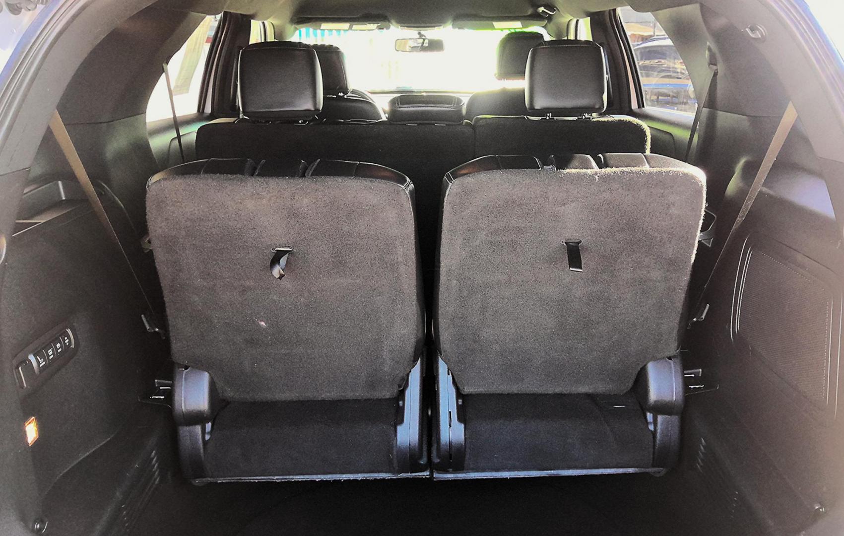2017 SILVER Ford Explorer Limited FWD (1FM5K7F87HG) with an 3.5L V6 DOHC 24V engine, 6A transmission, located at 502 S. Riverside Avenue, Medford, OR, 97501, (541) 773-3136, 42.322803, -122.867477 - Photo#2