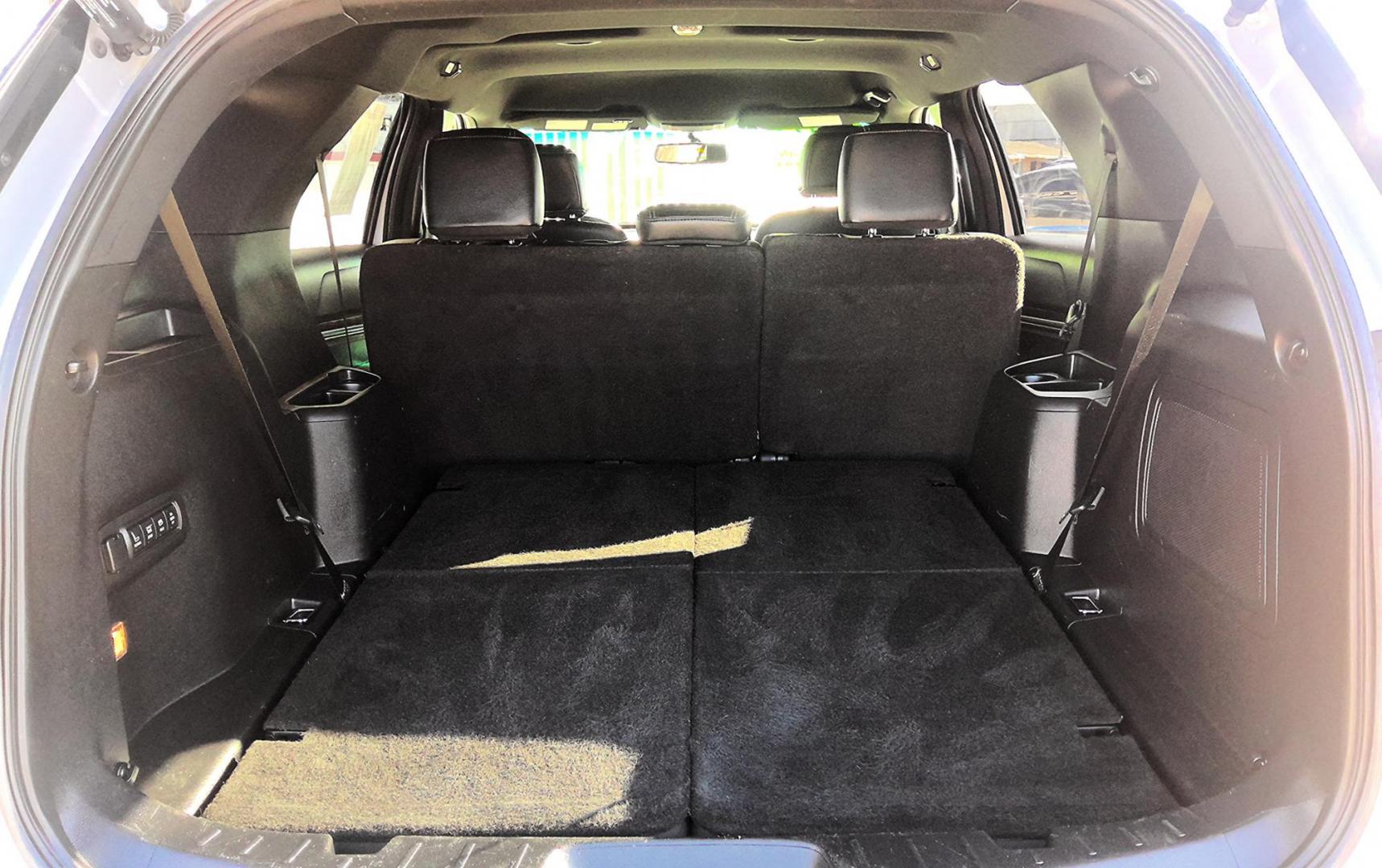 2017 SILVER Ford Explorer Limited FWD (1FM5K7F87HG) with an 3.5L V6 DOHC 24V engine, 6A transmission, located at 502 S. Riverside Avenue, Medford, OR, 97501, (541) 773-3136, 42.322803, -122.867477 - Photo#4