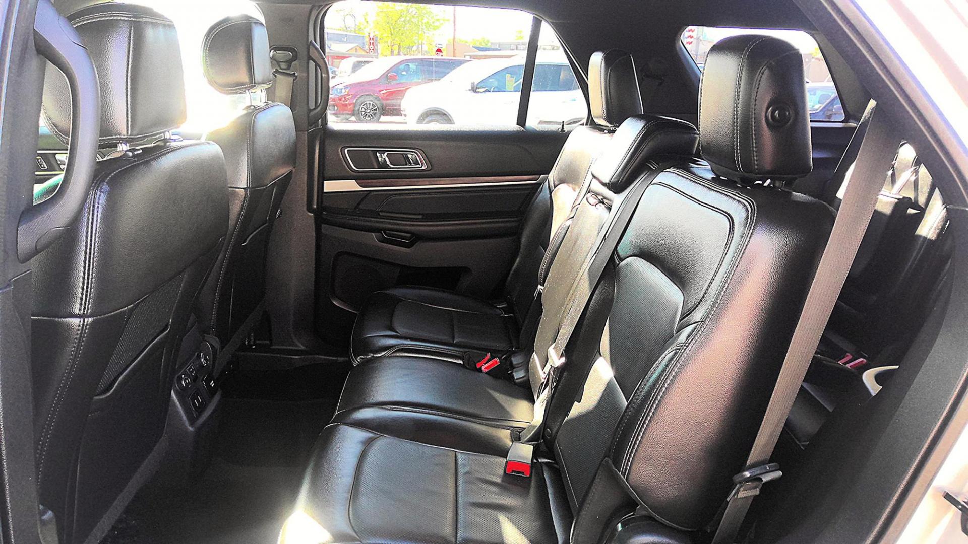 2017 SILVER Ford Explorer Limited FWD (1FM5K7F87HG) with an 3.5L V6 DOHC 24V engine, 6A transmission, located at 502 S. Riverside Avenue, Medford, OR, 97501, (541) 773-3136, 42.322803, -122.867477 - Photo#7