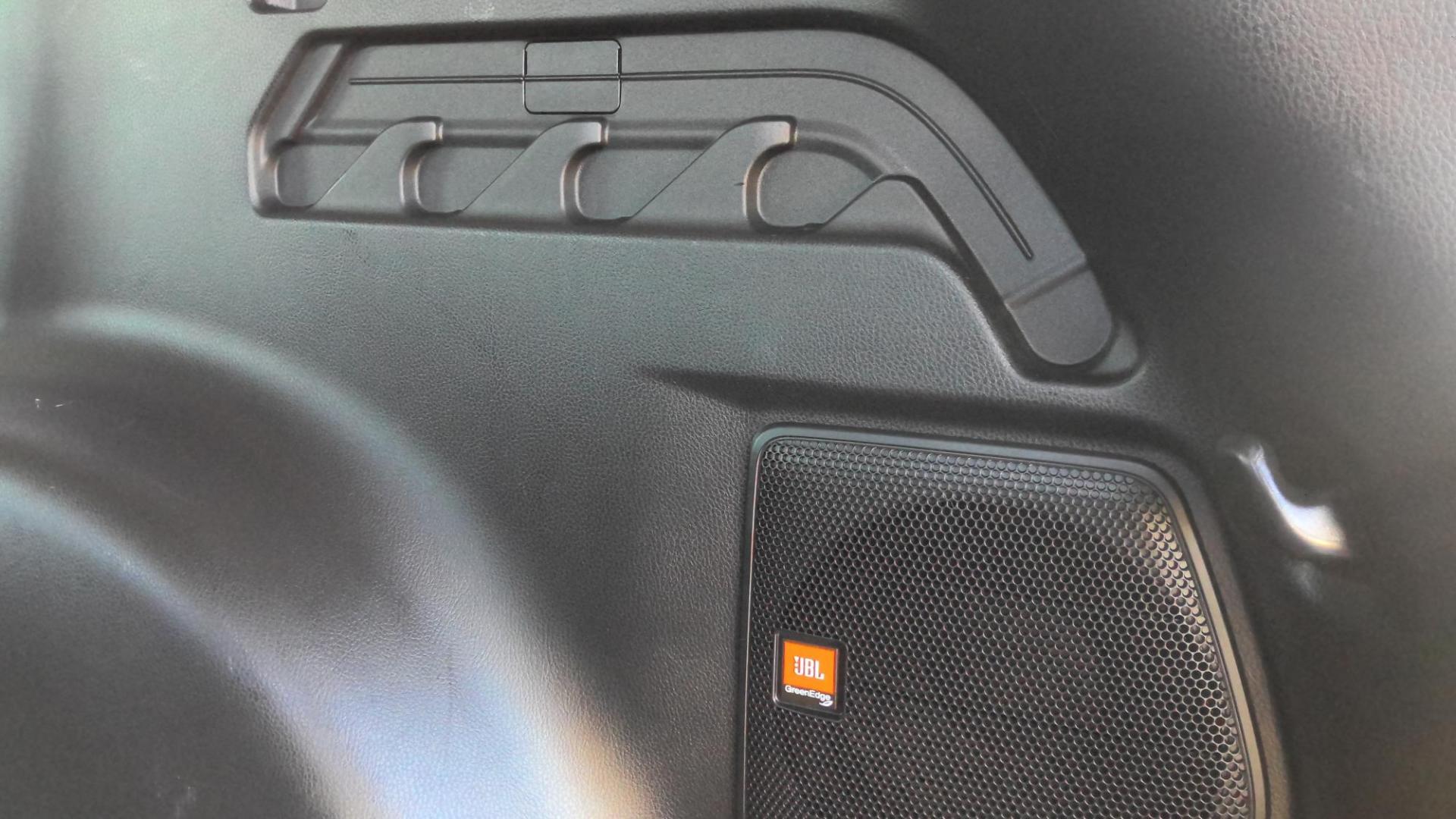 2017 WHITE Toyota RAV4 Limited AWD (2T3DFREV9HW) with an 2.5L L4 DOHC 16V engine, 6A transmission, located at 502 S. Riverside Avenue, Medford, OR, 97501, (541) 773-3136, 42.322803, -122.867477 - Photo#7