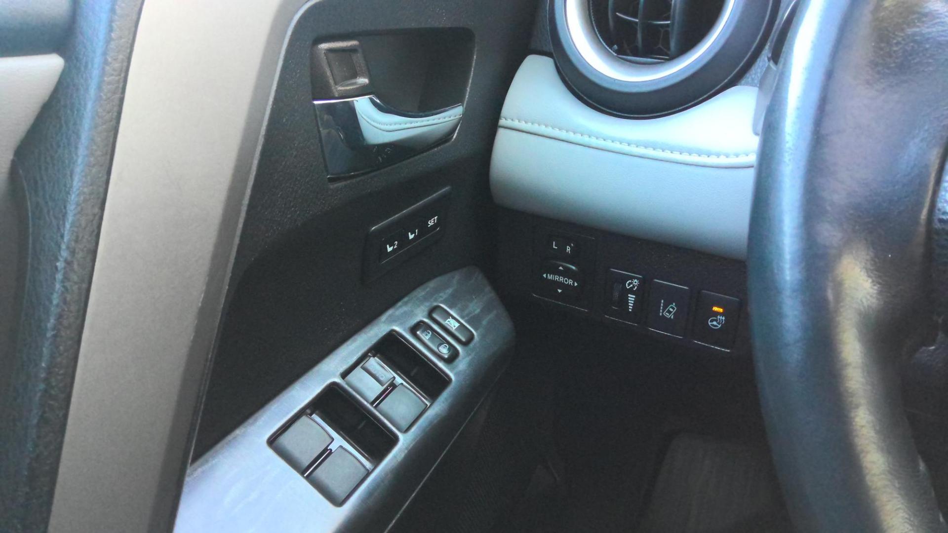 2017 WHITE Toyota RAV4 Limited AWD (2T3DFREV9HW) with an 2.5L L4 DOHC 16V engine, 6A transmission, located at 502 S. Riverside Avenue, Medford, OR, 97501, (541) 773-3136, 42.322803, -122.867477 - Photo#13