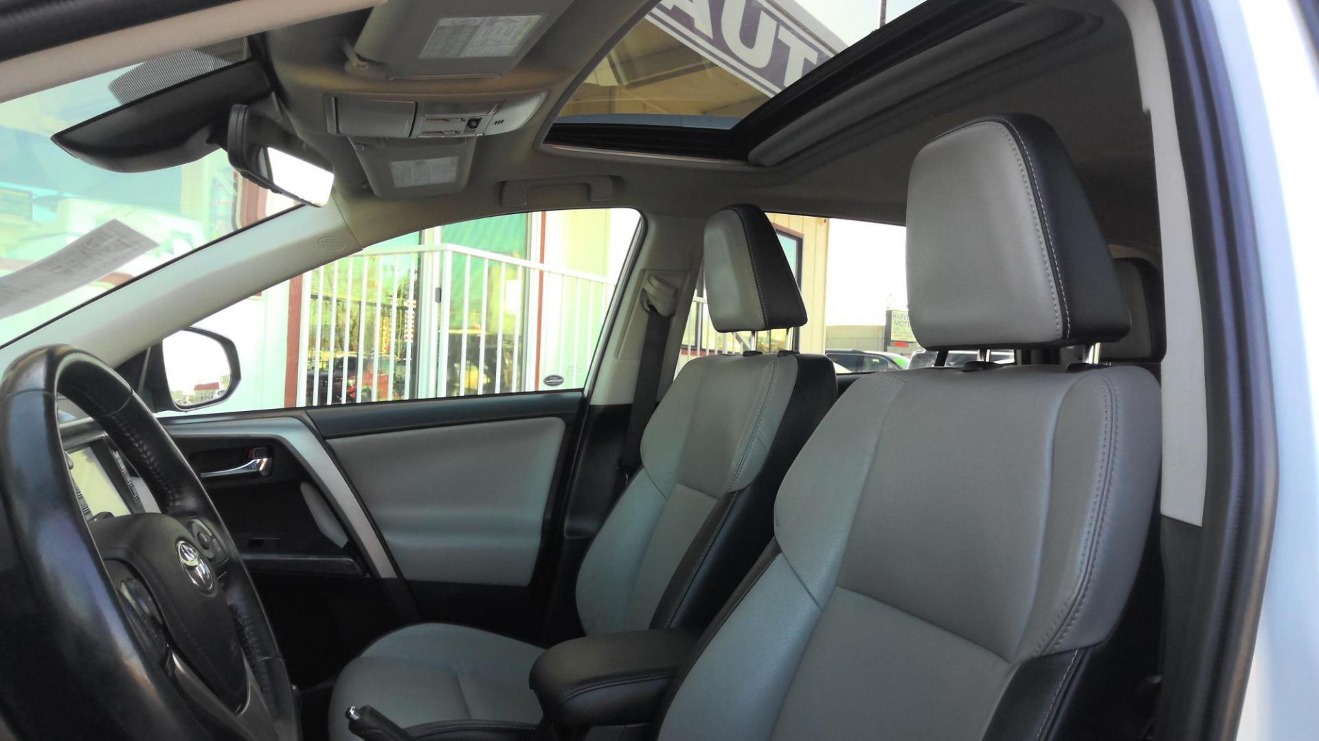 2017 WHITE Toyota RAV4 Limited AWD (2T3DFREV9HW) with an 2.5L L4 DOHC 16V engine, 6A transmission, located at 502 S. Riverside Avenue, Medford, OR, 97501, (541) 773-3136, 42.322803, -122.867477 - Photo#15