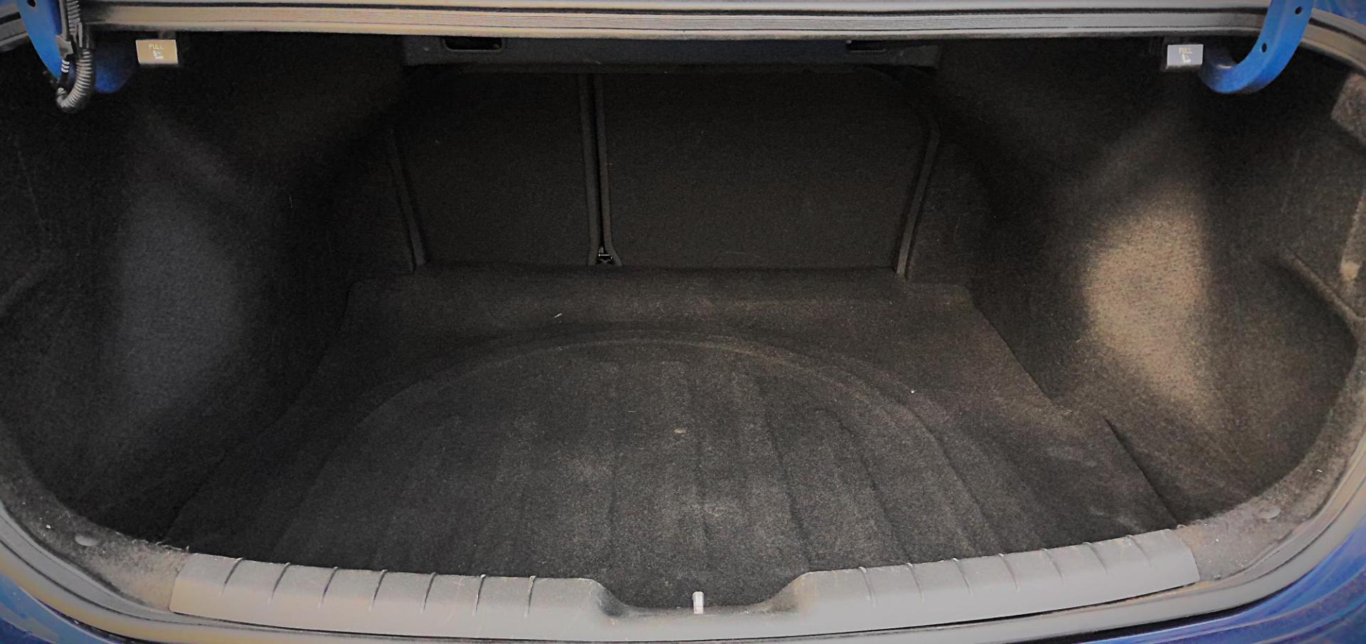 2020 BLUE Hyundai Elantra Limited (5NPD84LF1LH) with an 1.8L L4 DOHC 16V engine, 6A transmission, located at 502 S. Riverside Avenue, Medford, OR, 97501, (541) 773-3136, 42.322803, -122.867477 - Photo#3