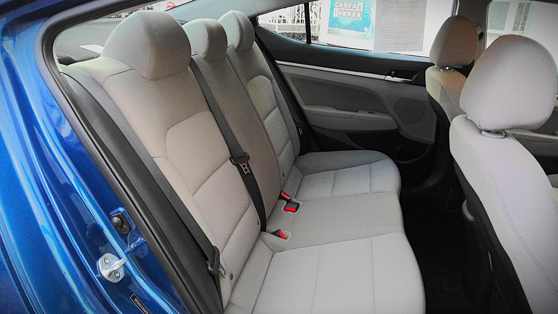 2020 BLUE Hyundai Elantra Limited (5NPD84LF1LH) with an 1.8L L4 DOHC 16V engine, 6A transmission, located at 502 S. Riverside Avenue, Medford, OR, 97501, (541) 773-3136, 42.322803, -122.867477 - Photo#5