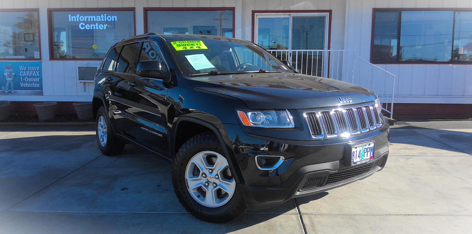 2015 BLACK Jeep Grand Cherokee Laredo 4WD (1C4RJFAG6FC) with an 3.6L V6 DOHC 24V engine, 8-Speed Automatic transmission, located at 502 S. Riverside Avenue, Medford, OR, 97501, (541) 773-3136, 42.322803, -122.867477 - Photo#1