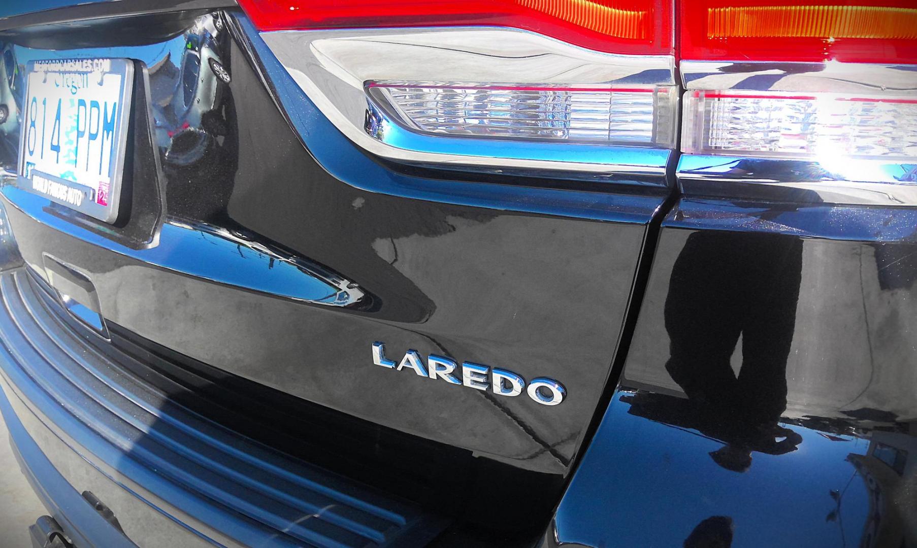 2015 BLACK Jeep Grand Cherokee Laredo 4WD (1C4RJFAG6FC) with an 3.6L V6 DOHC 24V engine, 8-Speed Automatic transmission, located at 502 S. Riverside Avenue, Medford, OR, 97501, (541) 773-3136, 42.322803, -122.867477 - Photo#4