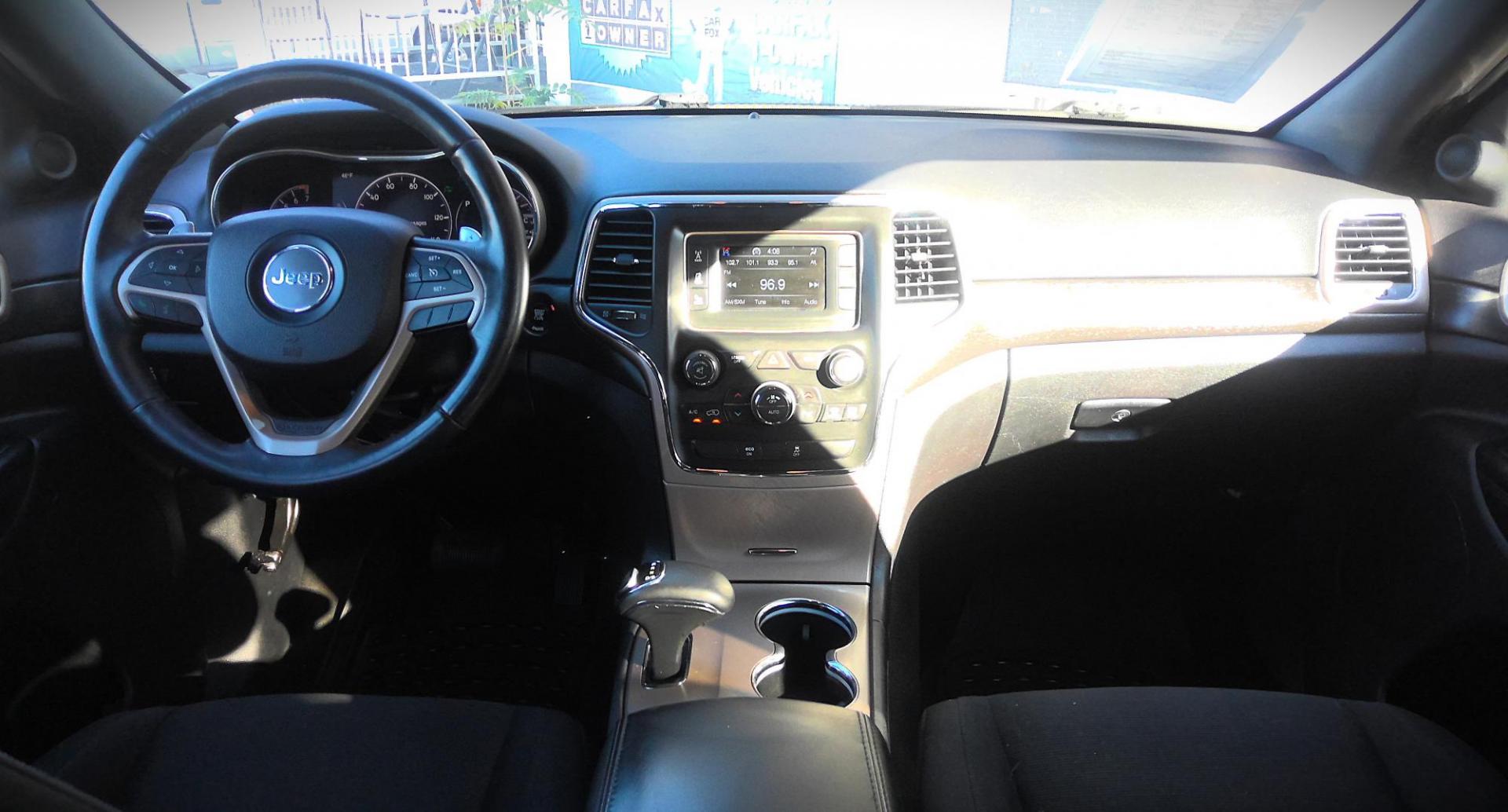 2015 BLACK Jeep Grand Cherokee Laredo 4WD (1C4RJFAG6FC) with an 3.6L V6 DOHC 24V engine, 8-Speed Automatic transmission, located at 502 S. Riverside Avenue, Medford, OR, 97501, (541) 773-3136, 42.322803, -122.867477 - Photo#9