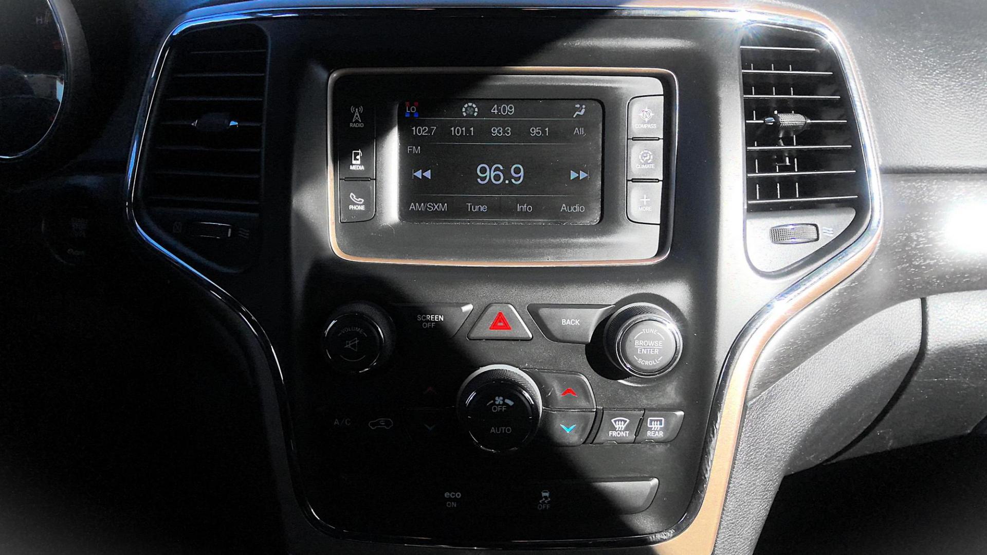 2015 BLACK Jeep Grand Cherokee Laredo 4WD (1C4RJFAG6FC) with an 3.6L V6 DOHC 24V engine, 8-Speed Automatic transmission, located at 502 S. Riverside Avenue, Medford, OR, 97501, (541) 773-3136, 42.322803, -122.867477 - Photo#10