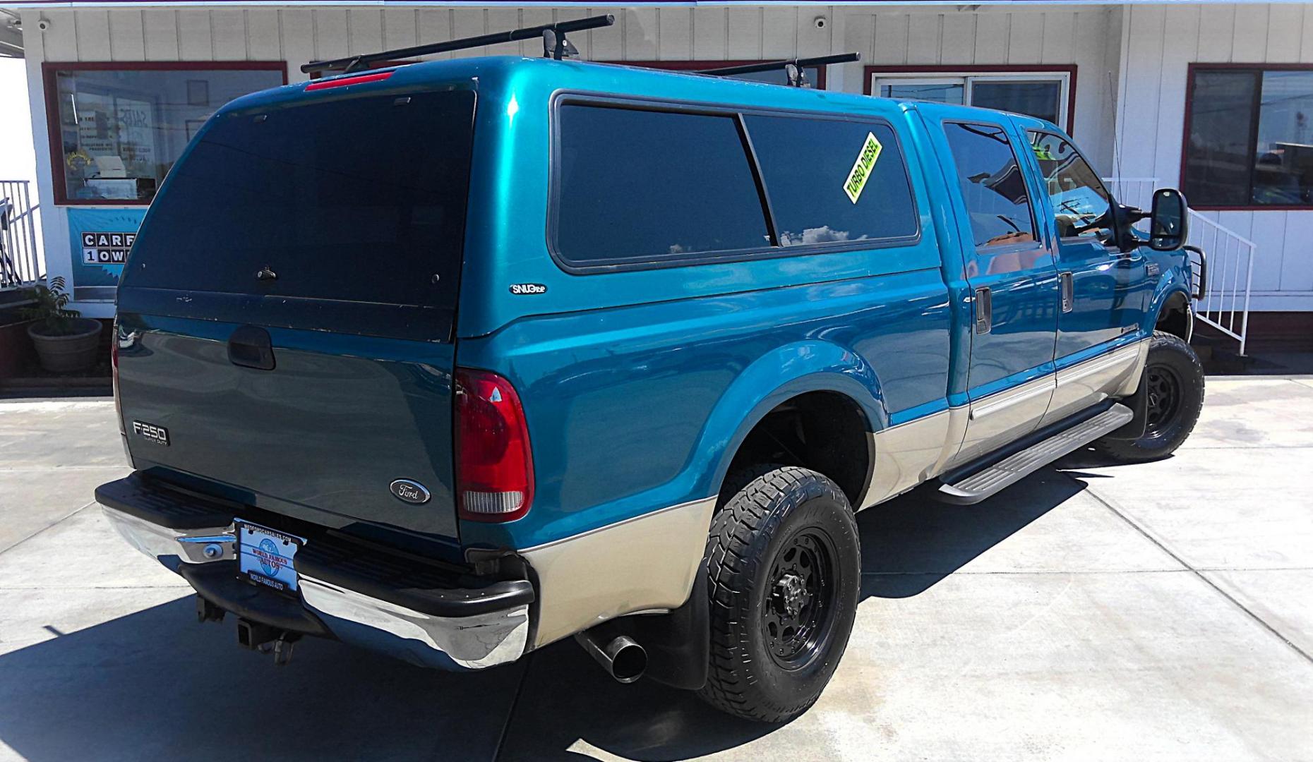 2000 GREEN Ford F-250 SD Lariat Crew Cab Long Bed 4WD (1FTNW21F0YE) with an 7.3L V8 OHV 16V TURBO DIESEL engine, located at 502 S. Riverside Avenue, Medford, OR, 97501, (541) 773-3136, 42.322803, -122.867477 - Photo#3