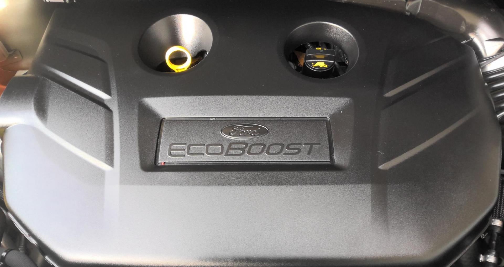 2018 GOLD Ford Escape Titanium 4WD (1FMCU9J96JU) with an 2.0L L4 DOHC 16V engine, 6A transmission, located at 502 S. Riverside Avenue, Medford, OR, 97501, (541) 773-3136, 42.322803, -122.867477 - Photo#16