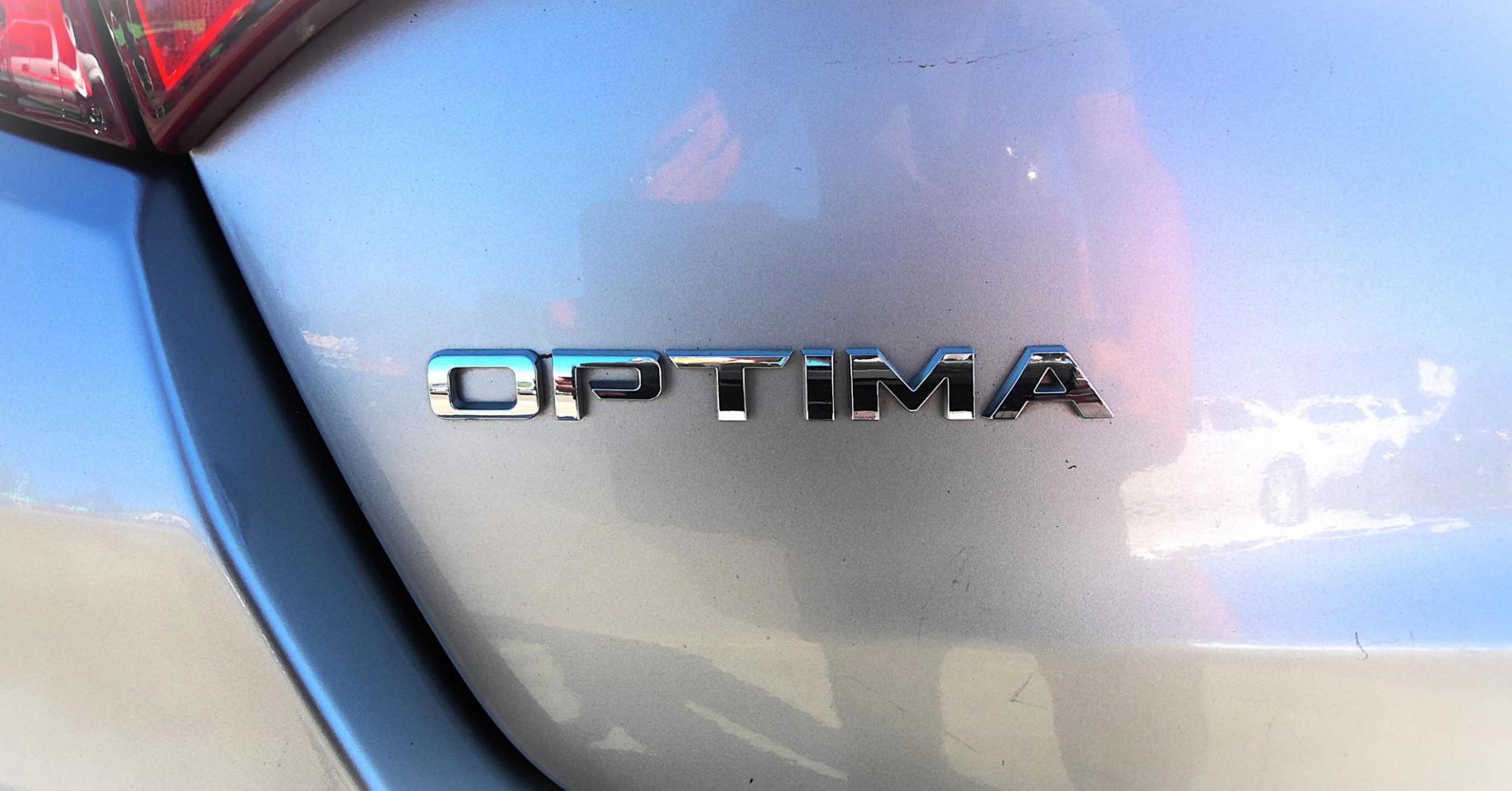 2013 SILVER Kia Optima SX (5XXGR4A62DG) with an 2.0L L4 DOHC 16V TURBO engine, 6-Speed Automatic transmission, located at 502 S. Riverside Avenue, Medford, OR, 97501, (541) 773-3136, 42.322803, -122.867477 - Photo#4
