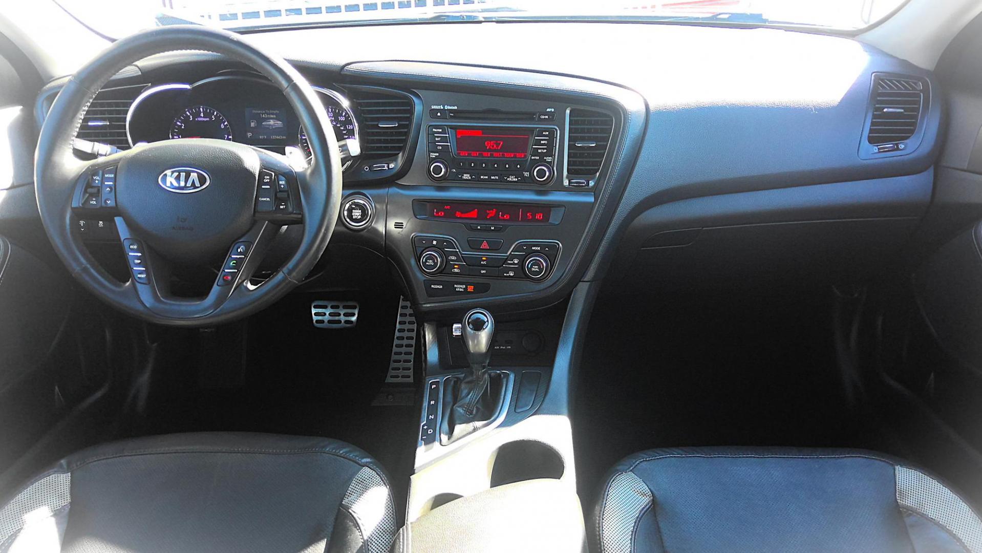 2013 SILVER Kia Optima SX (5XXGR4A62DG) with an 2.0L L4 DOHC 16V TURBO engine, 6-Speed Automatic transmission, located at 502 S. Riverside Avenue, Medford, OR, 97501, (541) 773-3136, 42.322803, -122.867477 - Photo#8