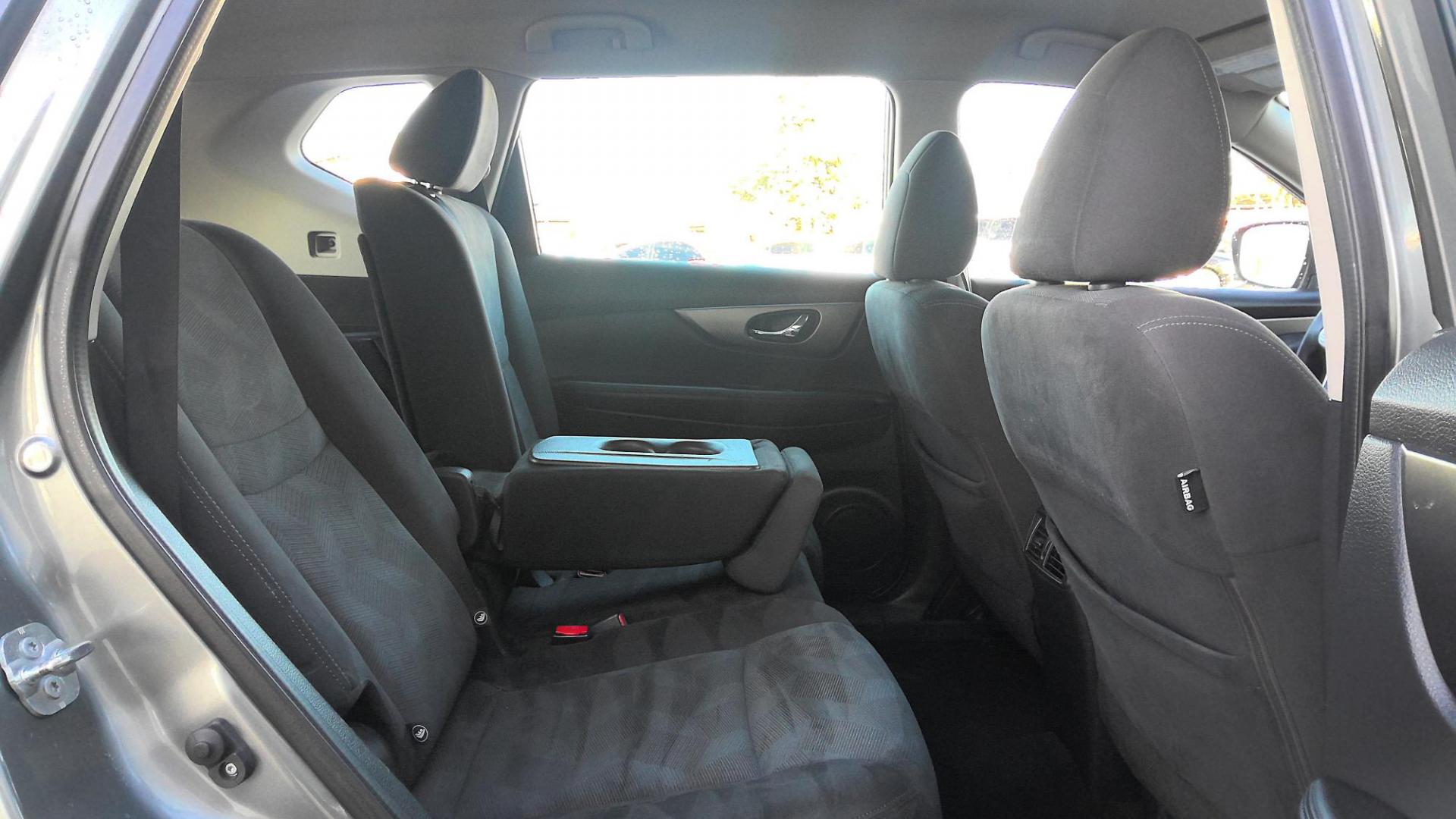 2016 GRAY Nissan Rogue SV AWD (KNMAT2MV5GP) with an 2.5L L4 DOHC 16V engine, CVT transmission, located at 502 S. Riverside Avenue, Medford, OR, 97501, (541) 773-3136, 42.322803, -122.867477 - Photo#7