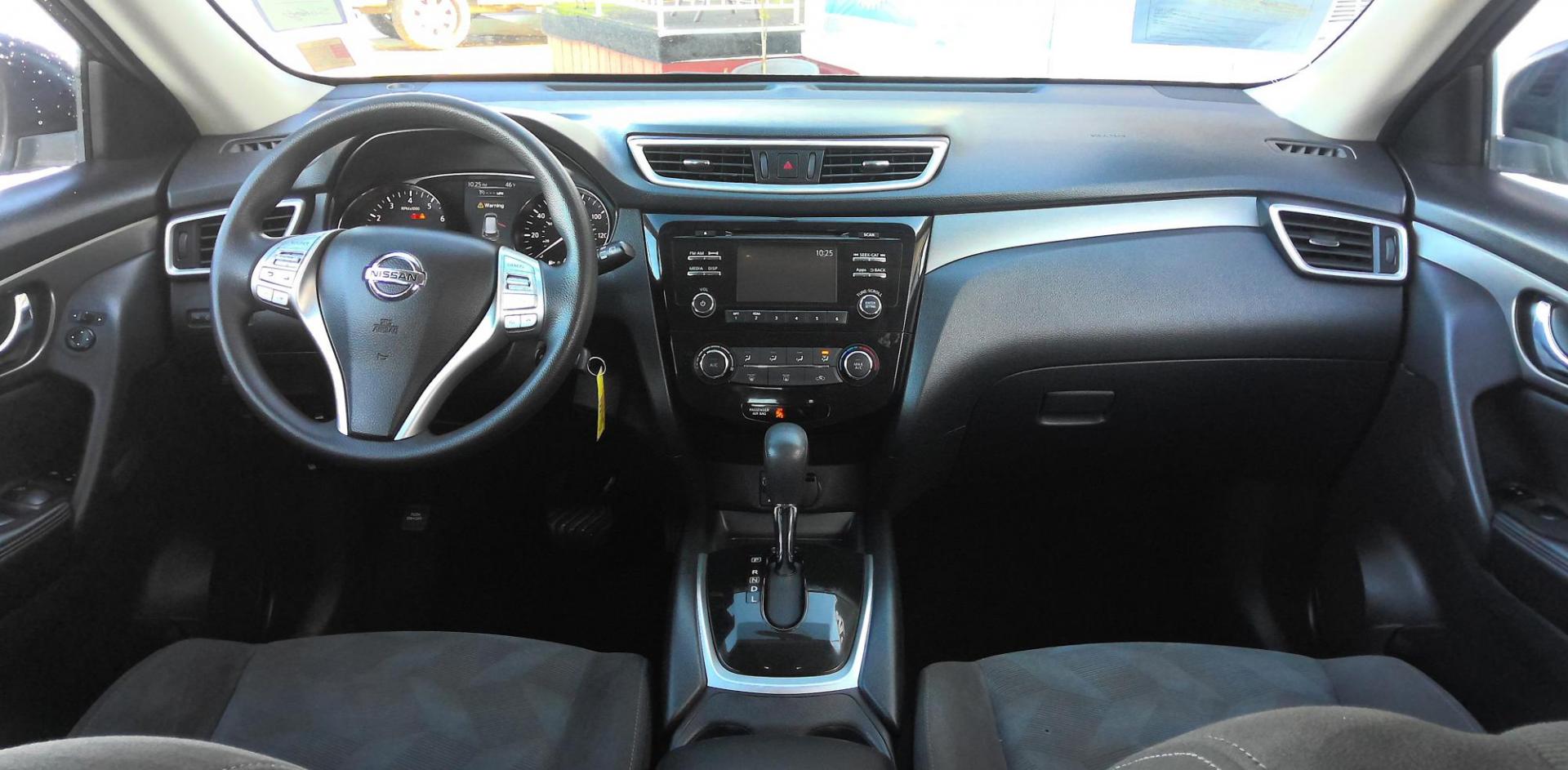 2016 GRAY Nissan Rogue SV AWD (KNMAT2MV5GP) with an 2.5L L4 DOHC 16V engine, CVT transmission, located at 502 S. Riverside Avenue, Medford, OR, 97501, (541) 773-3136, 42.322803, -122.867477 - Photo#8