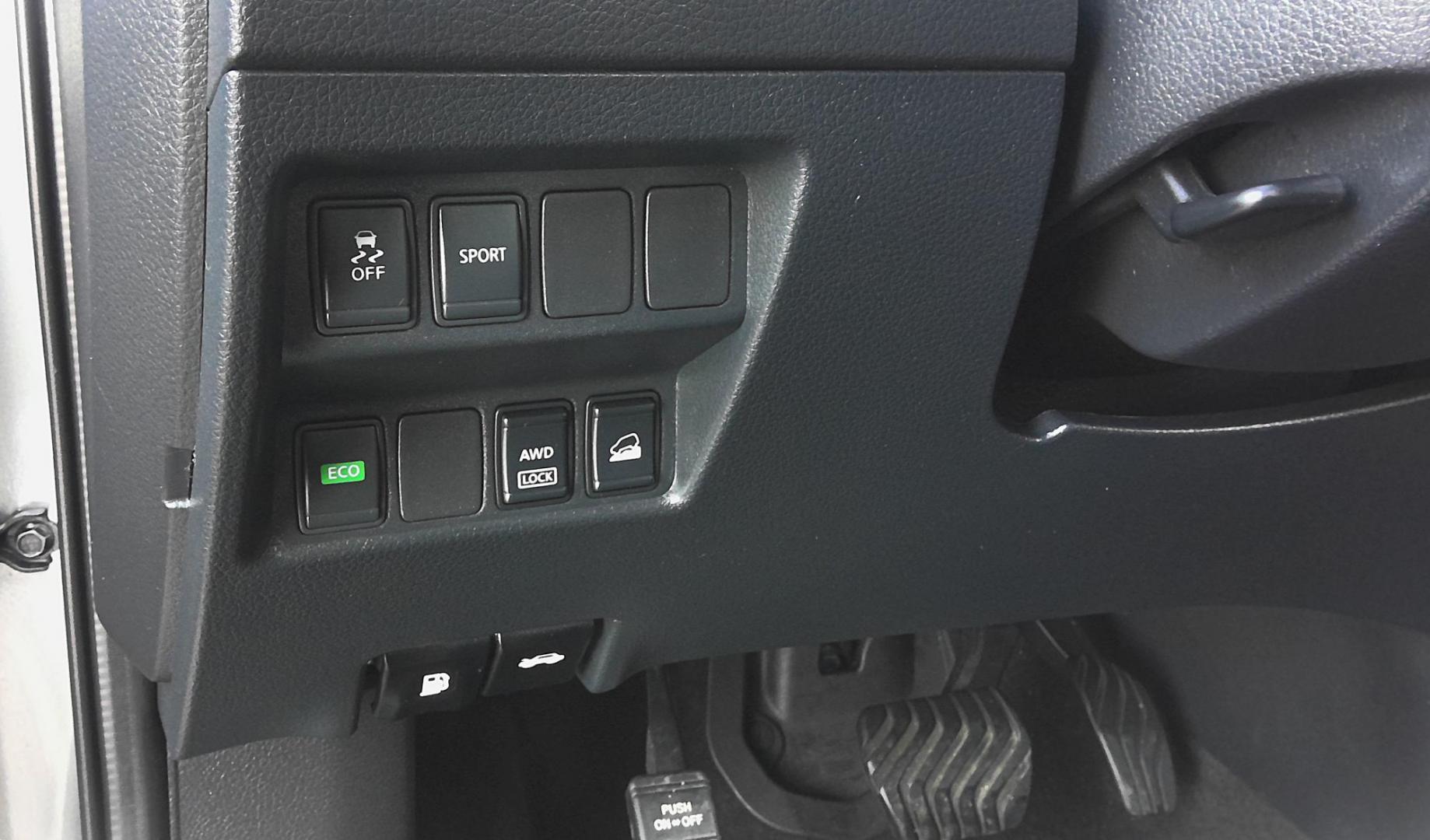 2016 GRAY Nissan Rogue SV AWD (KNMAT2MV5GP) with an 2.5L L4 DOHC 16V engine, CVT transmission, located at 502 S. Riverside Avenue, Medford, OR, 97501, (541) 773-3136, 42.322803, -122.867477 - Photo#10