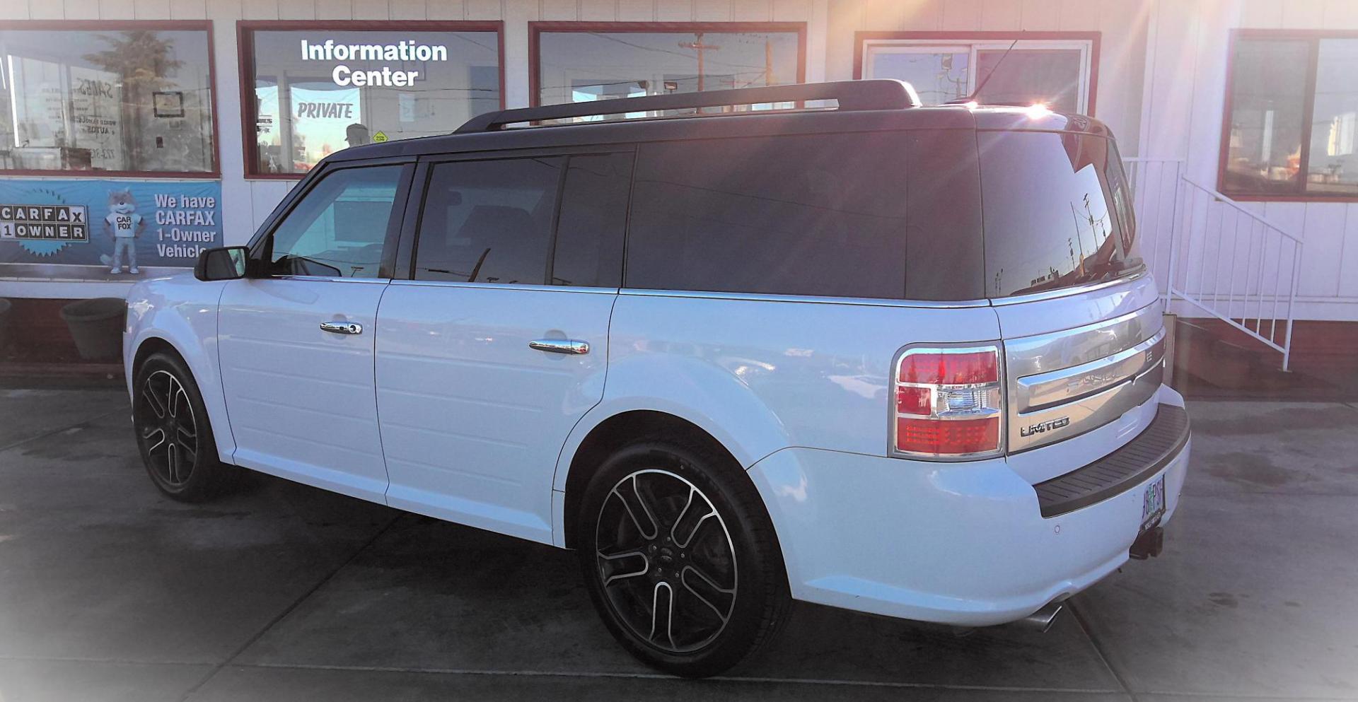 2014 WHITE Ford Flex Limited FWD (2FMGK5D89EB) with an 3.5L V6 DOHC 24V engine, 6-Speed Automatic Overdrive transmission, located at 502 S. Riverside Avenue, Medford, OR, 97501, (541) 773-3136, 42.322803, -122.867477 - Photo#2